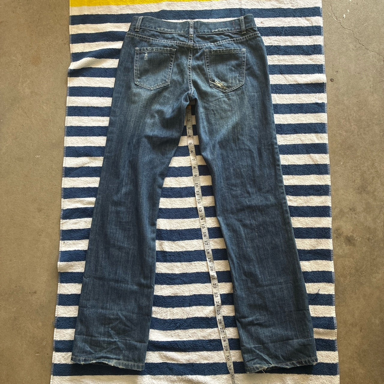 Mossimo Supply Co. Men’s Blue Distressed Straight Mid Rise Regular Fit Jeans