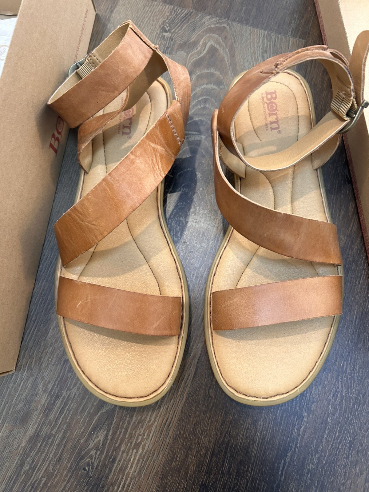 Born Leah Leather Strappy OPEN-TOE FLATS SANDALS 10 M, Tan w/box