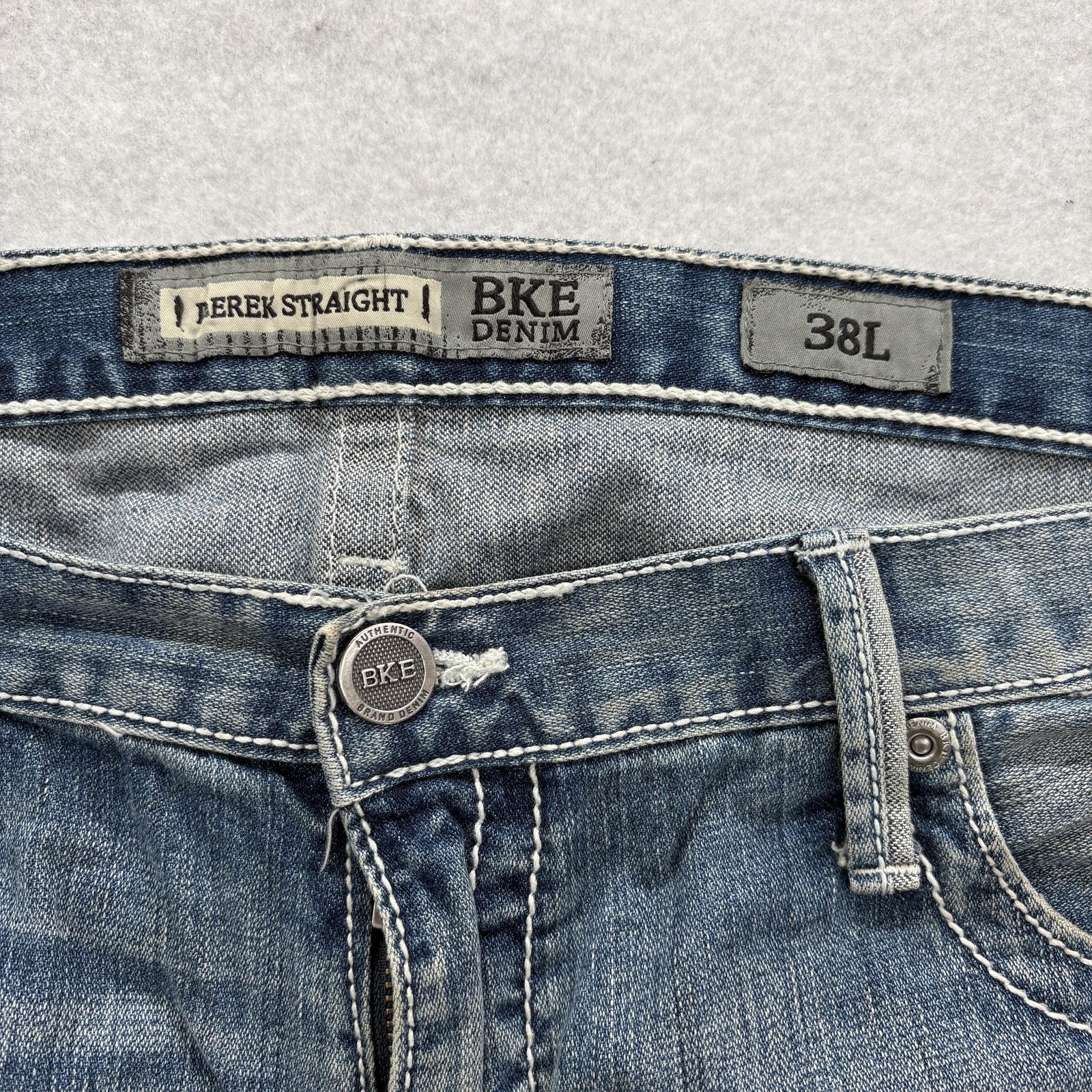 Buckle BKE Derek Straight Jeans Mens 38×34 Blue Wash Relaxed Distressed Denim
