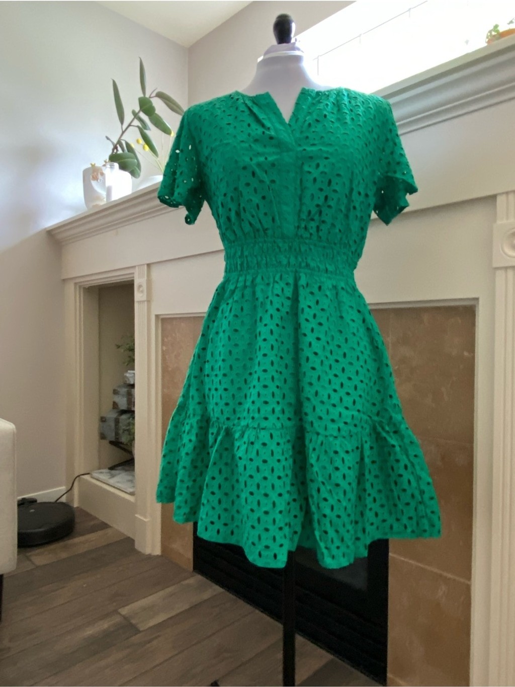 NWT Women’s Green Eyelet Short-Sleeve Dress