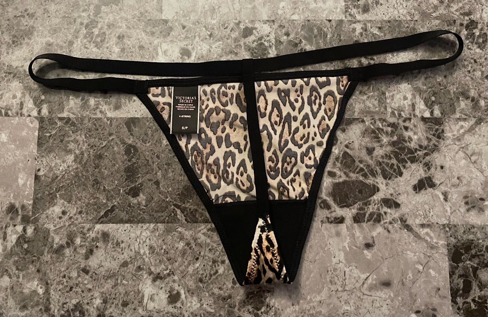 NWOT VICTORIA’S SECRET SMALL SATIN SMOOTH LEOPARD SMOOTH RARE V STRING PANTIES