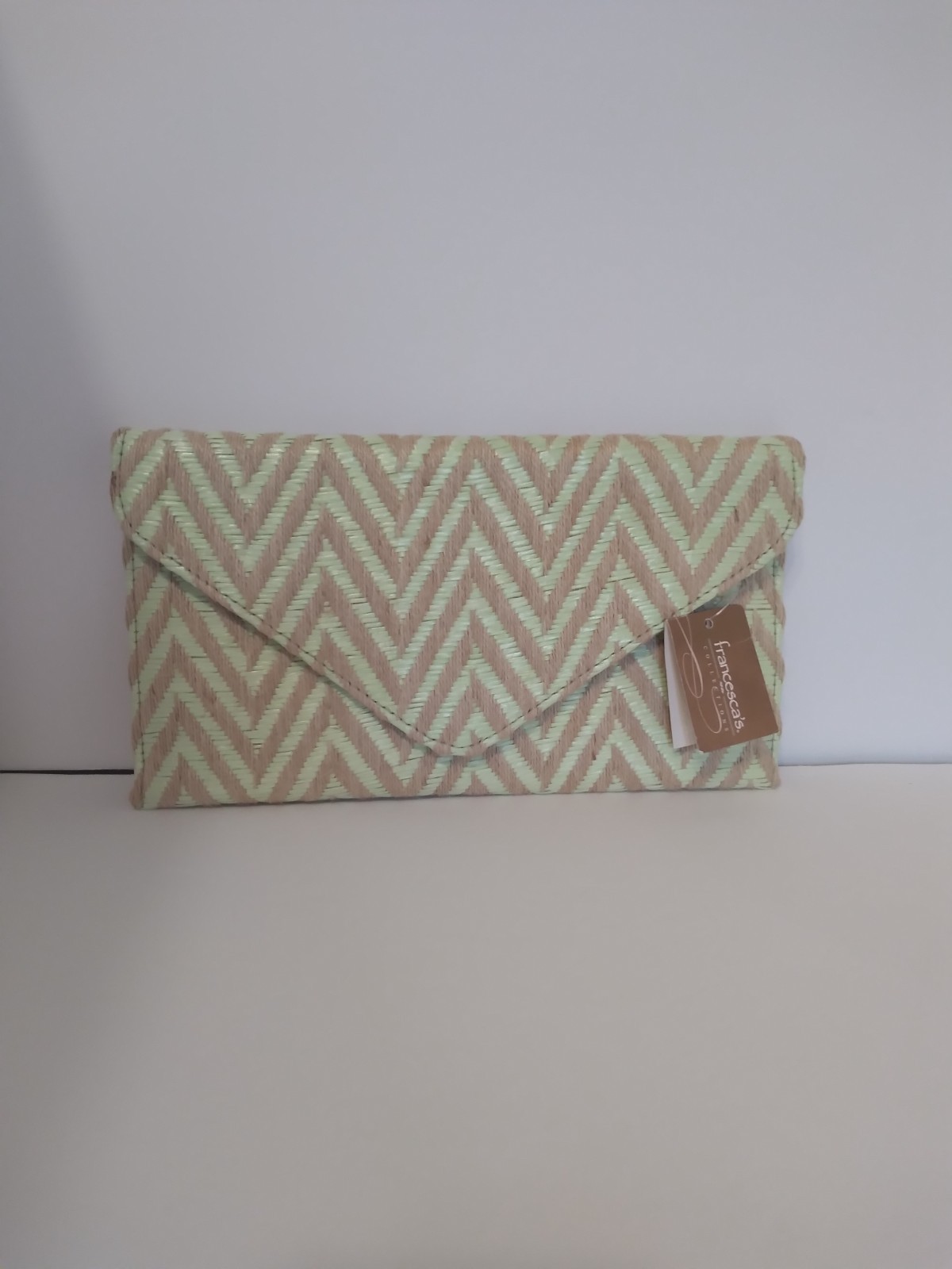 NWT FRANCESCA’S COLLECTIONS LT GREEN/TAN CHEVRON CLUTCH STRAWPURSE WITH CHAIN…
