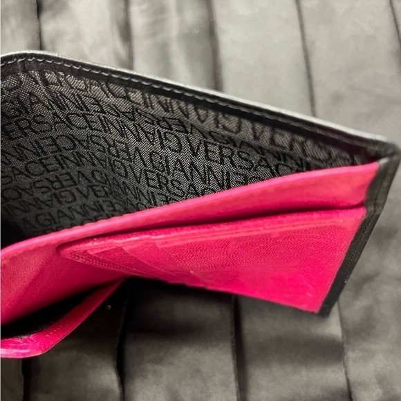 Gianni Versace Vintage La Medusa Black Pink Leather Bi-Fold Wallet Cardholder