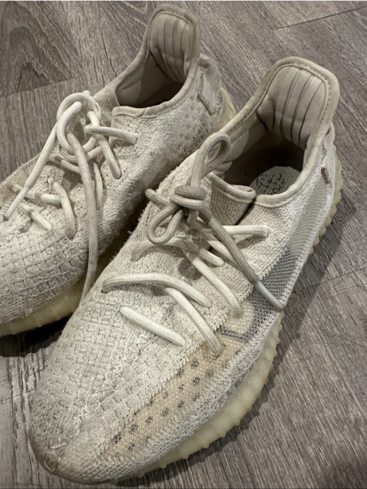 Yeezy Boost 350 V2 Men’s Beige Primeknit Low Top Lace-Up Cushioned Sneaker
