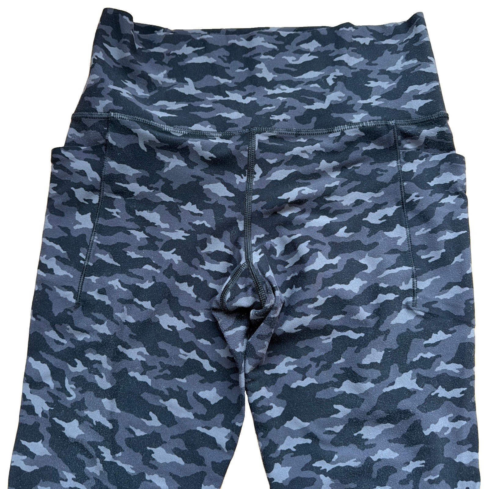 Athlete 7/8 Leggings With side Stash pockets Size medium!!!