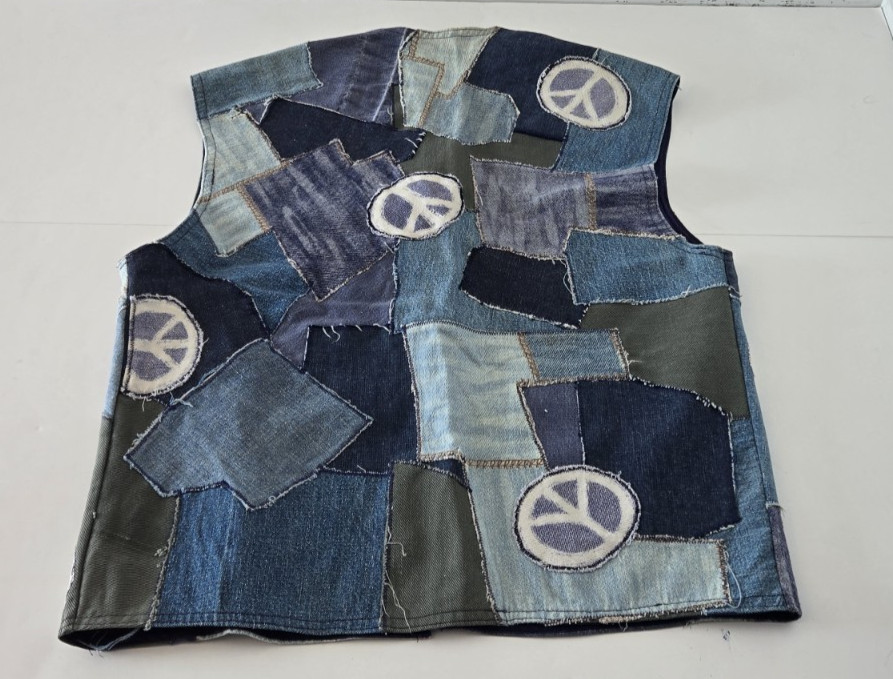 Vintage Denim Peace Sign Vest w/ Patches & Pockets *RARE* Frayed “Homemade” L