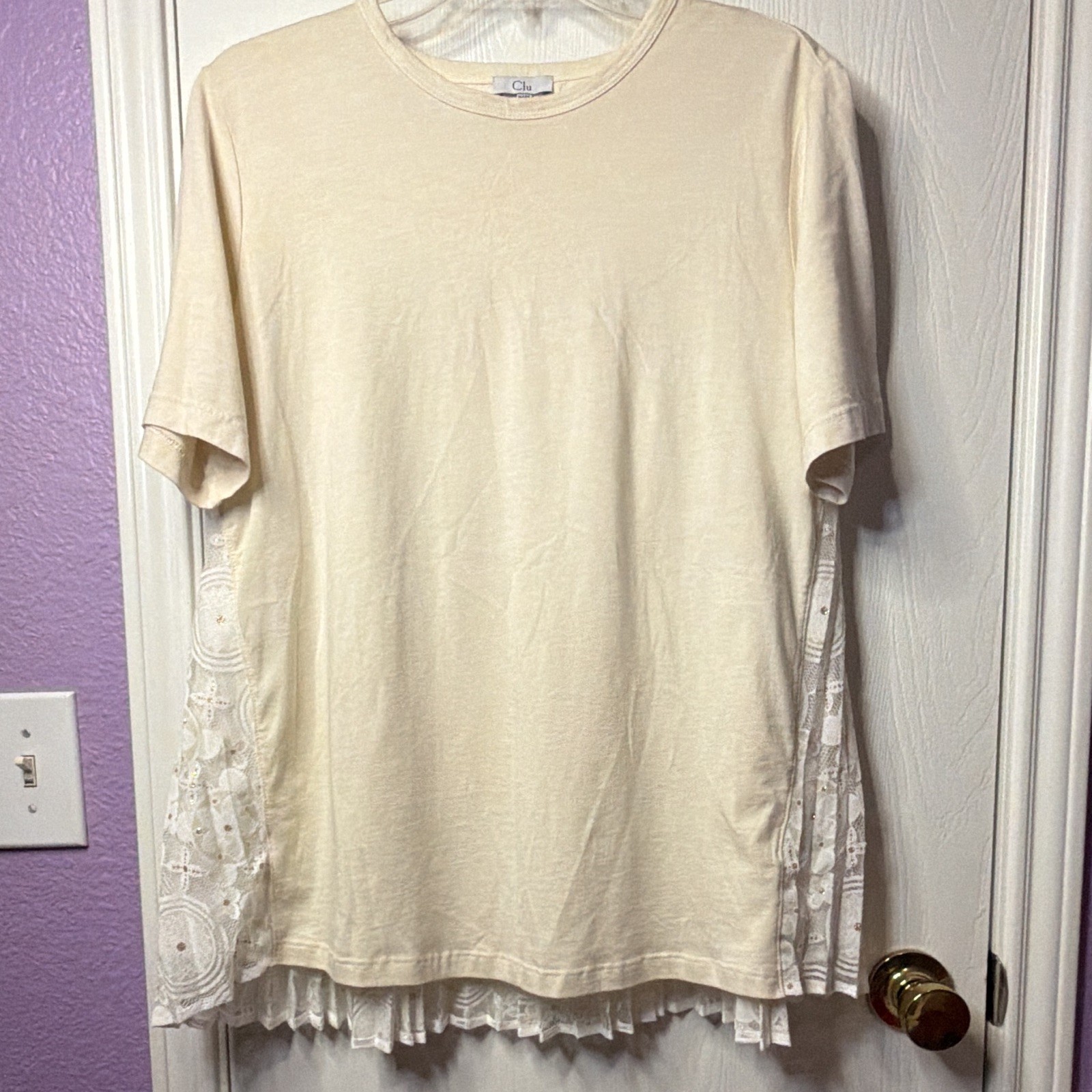Clu USA Women’s M Beige Knit Tee Crew Neck Lace Pleated Hem Short Sleeve Unique
