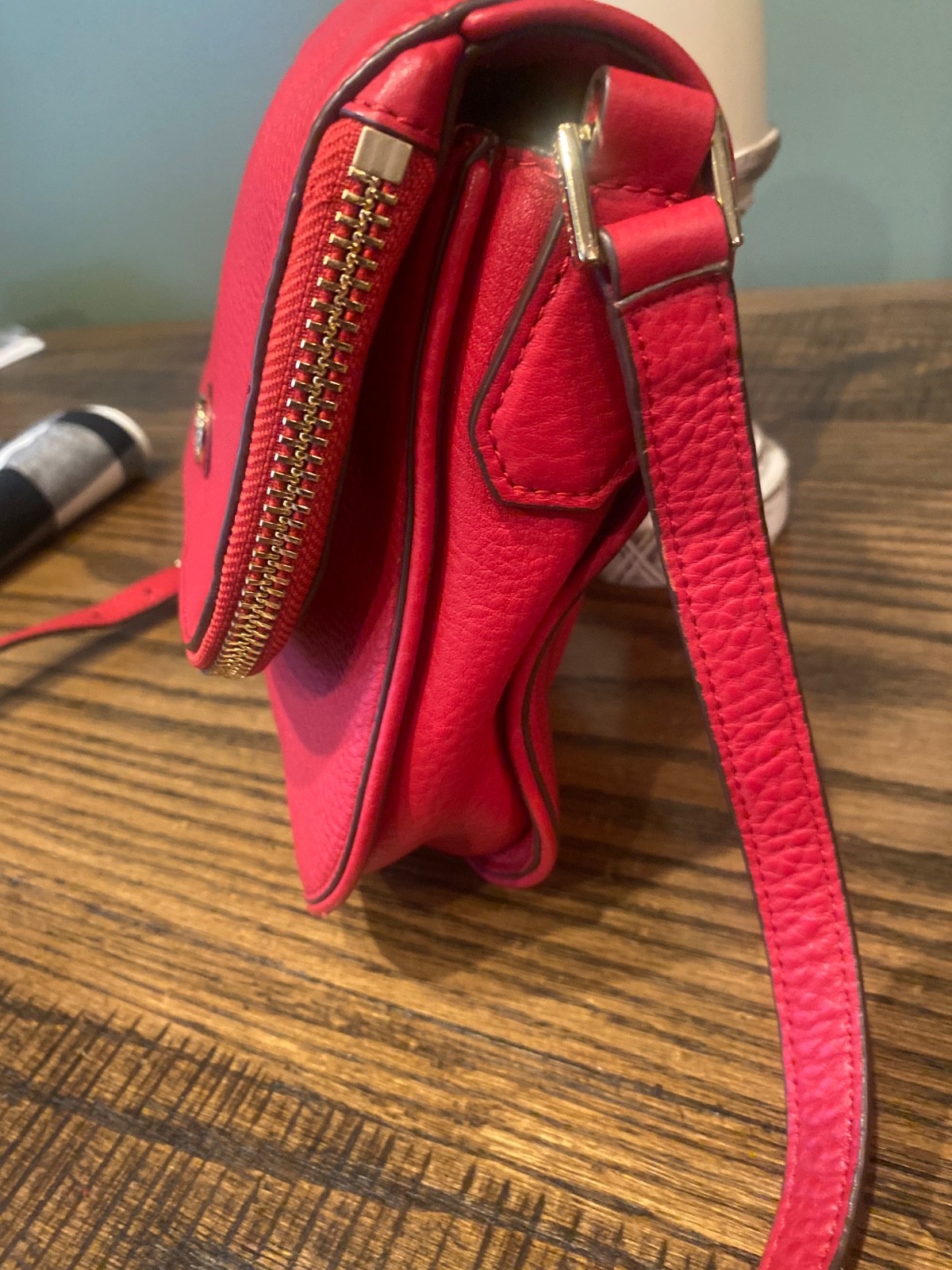 Tory Burch Robinson pebbled messenger bag purse Tory Burch red handbag
