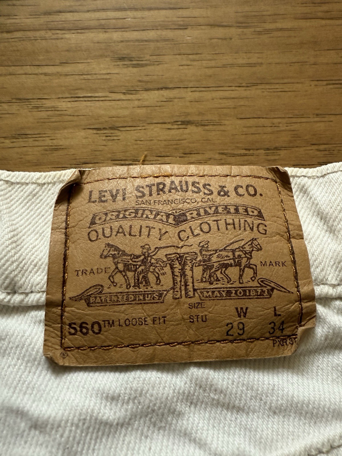 Vintage 1996 Levi’s 560 Orange Tab Beige Jeans 29×32 Baggy Unisex Black Batwing