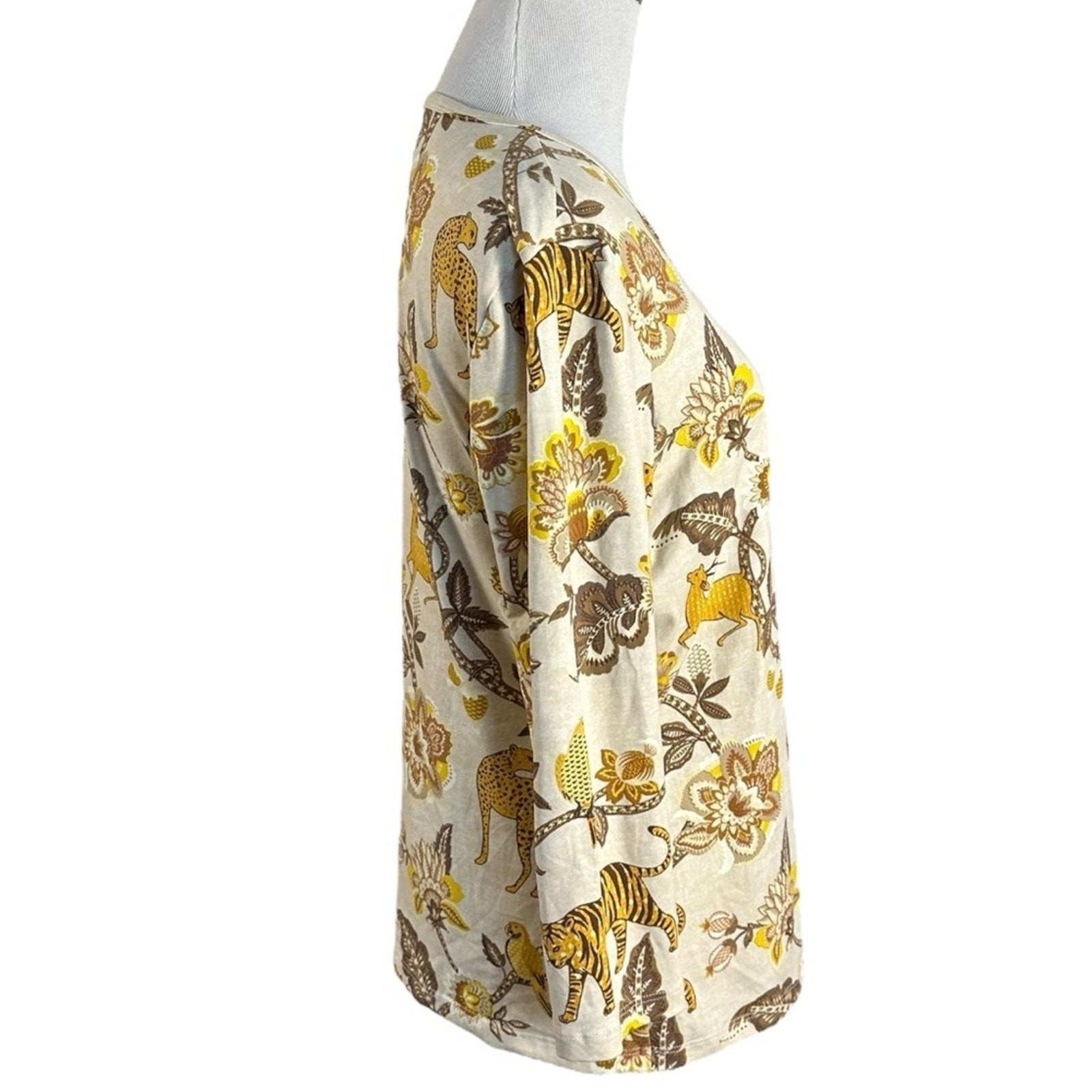 J. McLaughlin Catalina Cloth Signature Tee in Sand Gold Tigris Blossom Large
