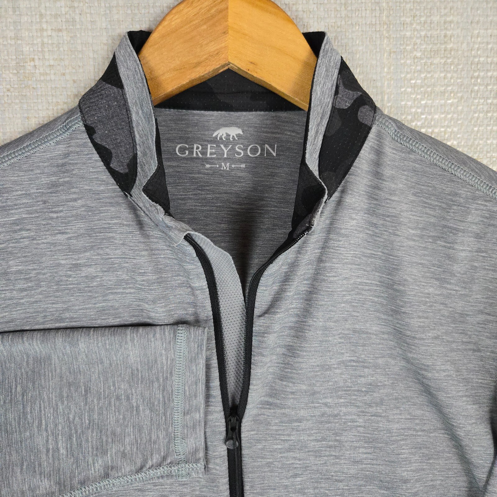 GREYSON NEW $148 Mens 1/4 Zip Medium Lightweight Wicking Brrr Fabric Golf Wolf