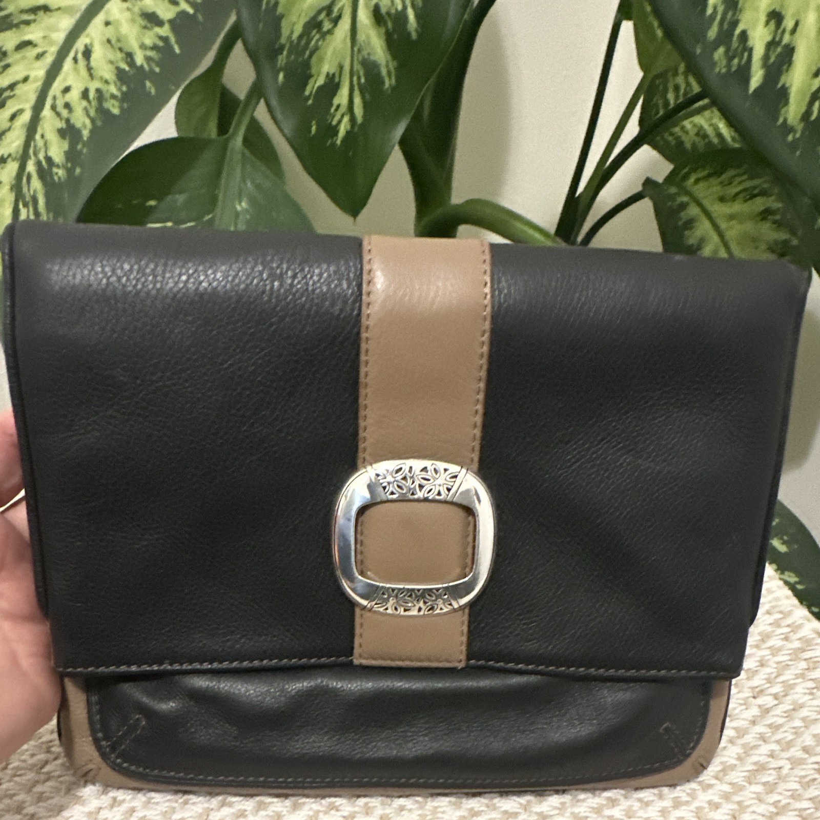 Brighton Black Tan Geometric Crossbody Silver Buckle Zip Magnetic Lined Pockets