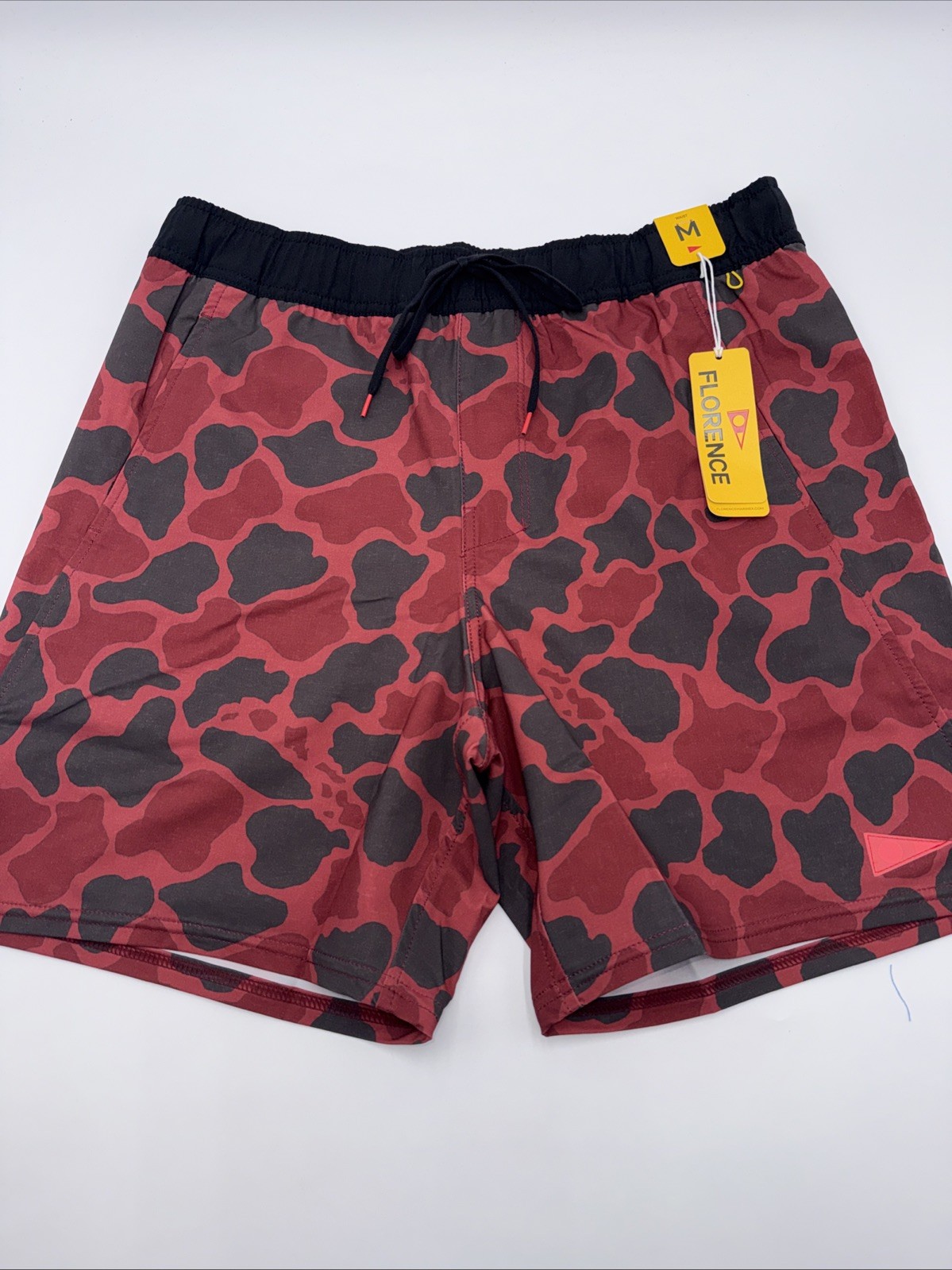 $70 Florence Men’s Elastic Waist 7” Shorts- Maroon Camo- Medium – NEW Tags