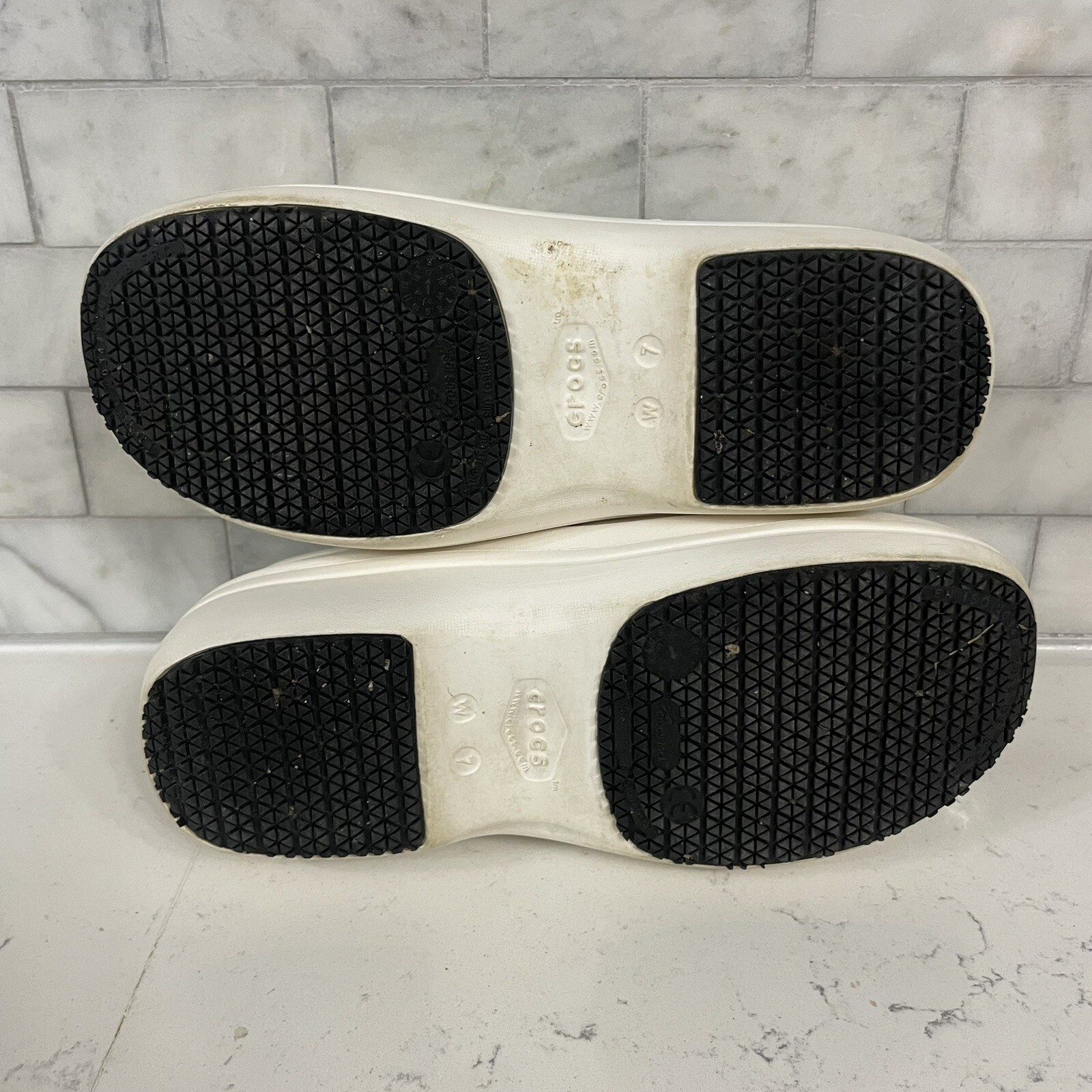 Crocs at Work White Rubber Slip Resistant On the Clock Clog Womens Size 7