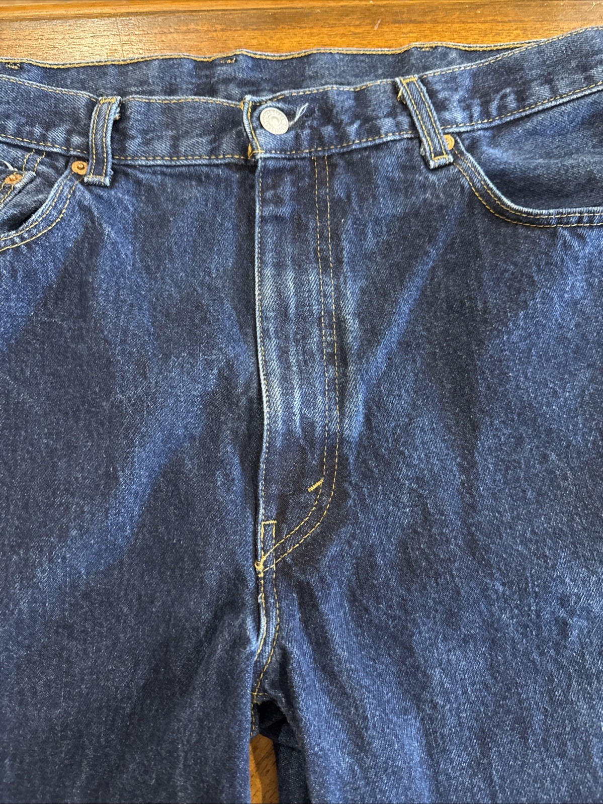 Levi’s 550 Jeans 40” x 30” Dark Wash Excellent Used Condition