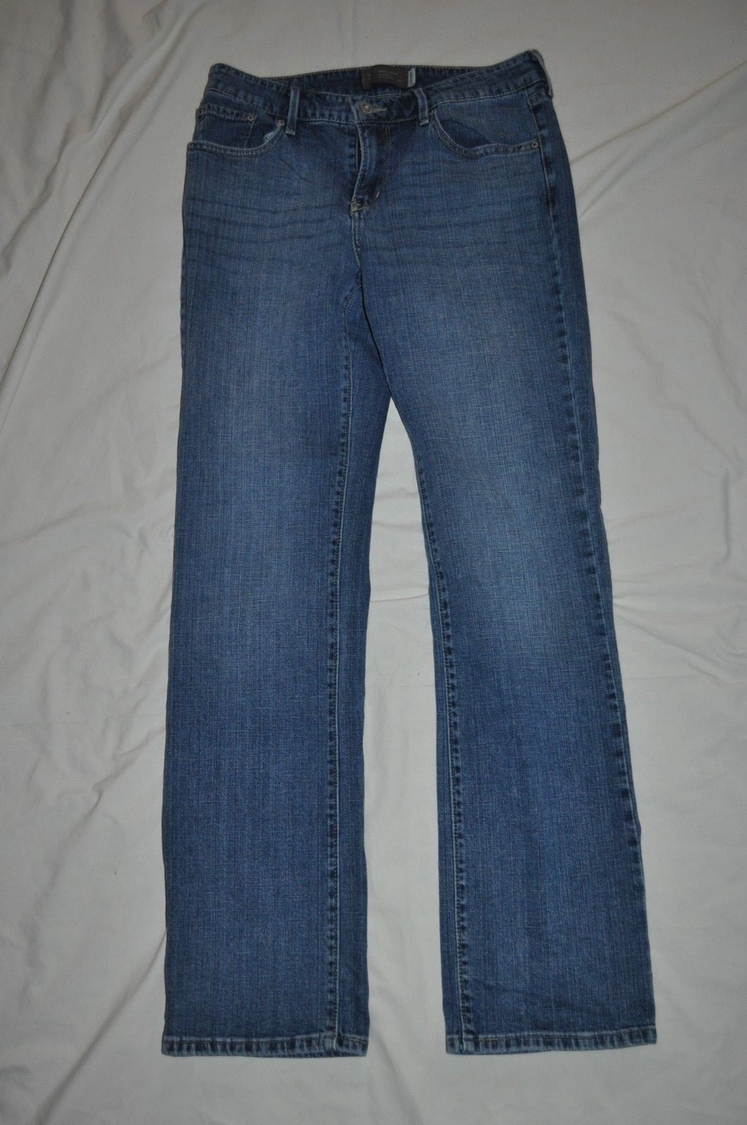 LEVIS demi curve classic straight leg WOMEN 8 /28 RED TAG BLUE DENIM JEANS EUC