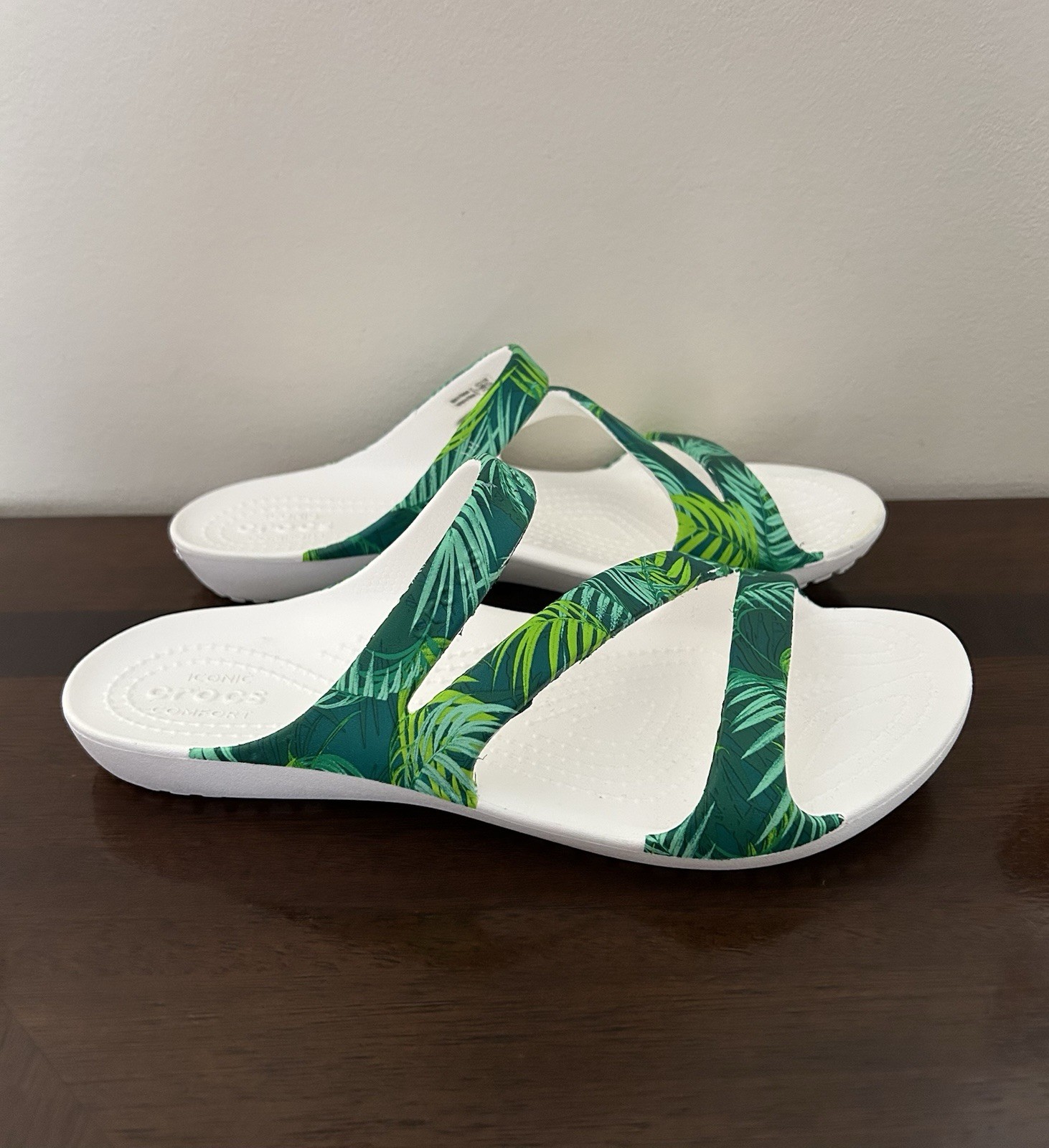 CROCS Kadee II Tropical Leaves Women’s Sandal Size 7 Slides Slip On Sandals