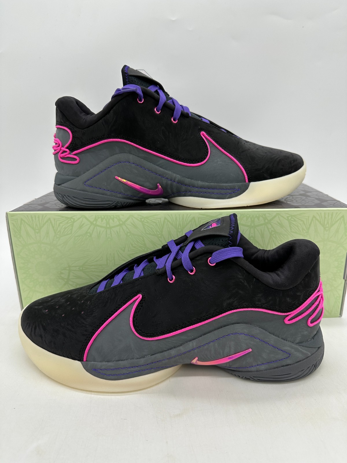 Nike Lebron 22 XXII Men’s Size 11.5 Black Glow In The Dark Shoes FZ1094 001