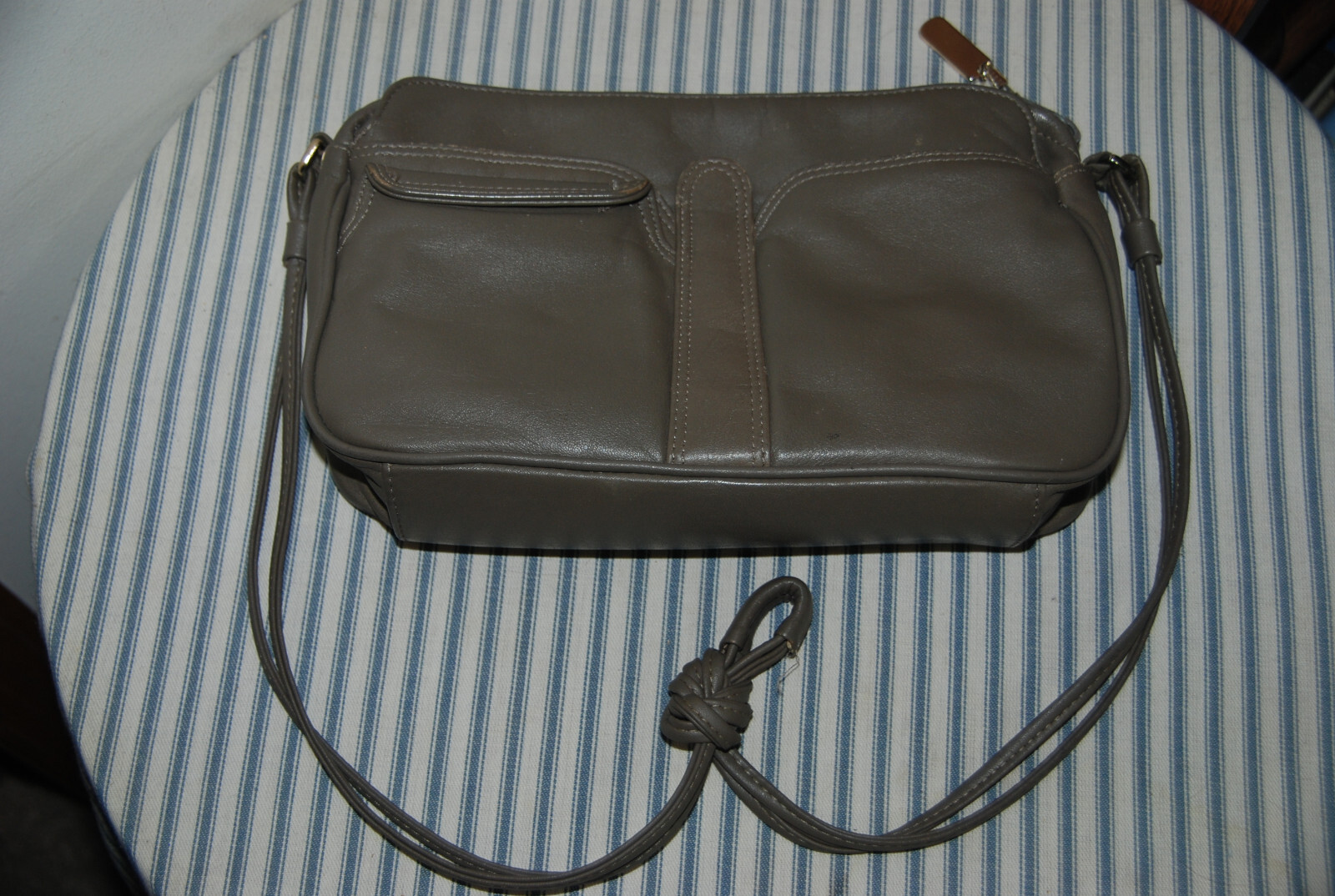Vintage Gray Leather Purse – 10x7x3 inches