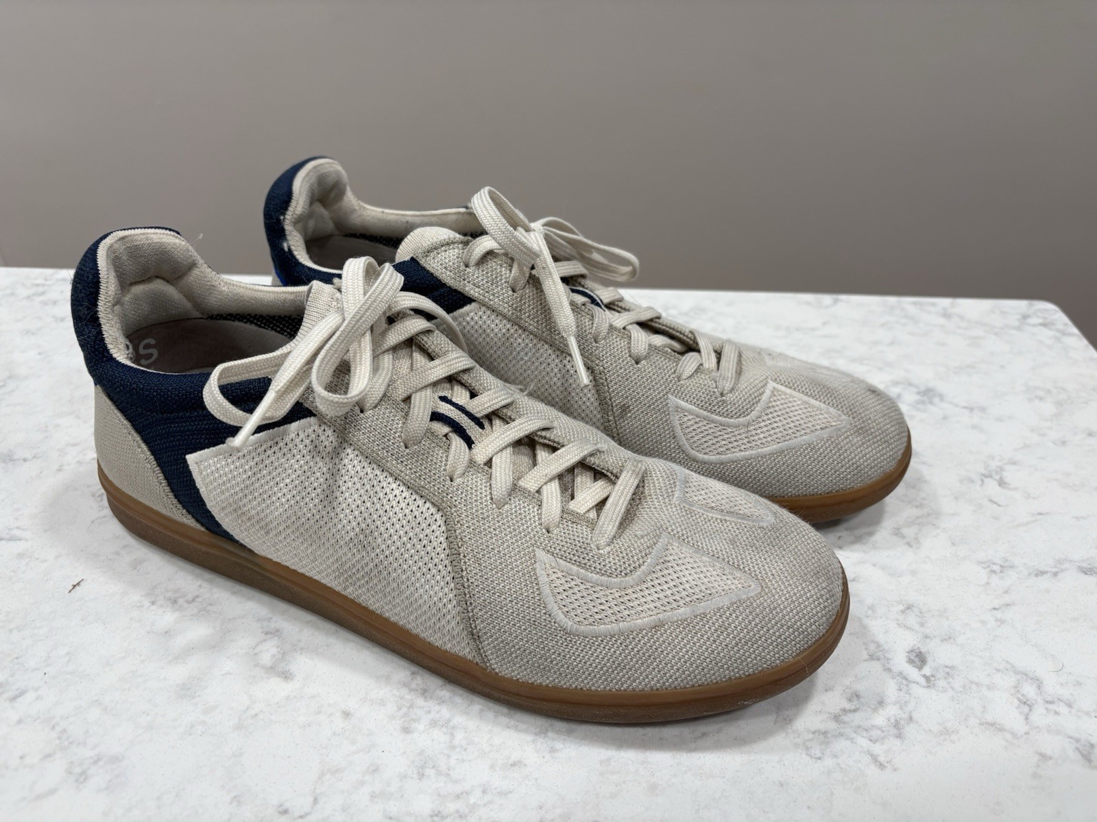 Rothy’s Men’s RS01 Casual Sneakers Beige Navy Blue Knit, Gum Sole, Size 11