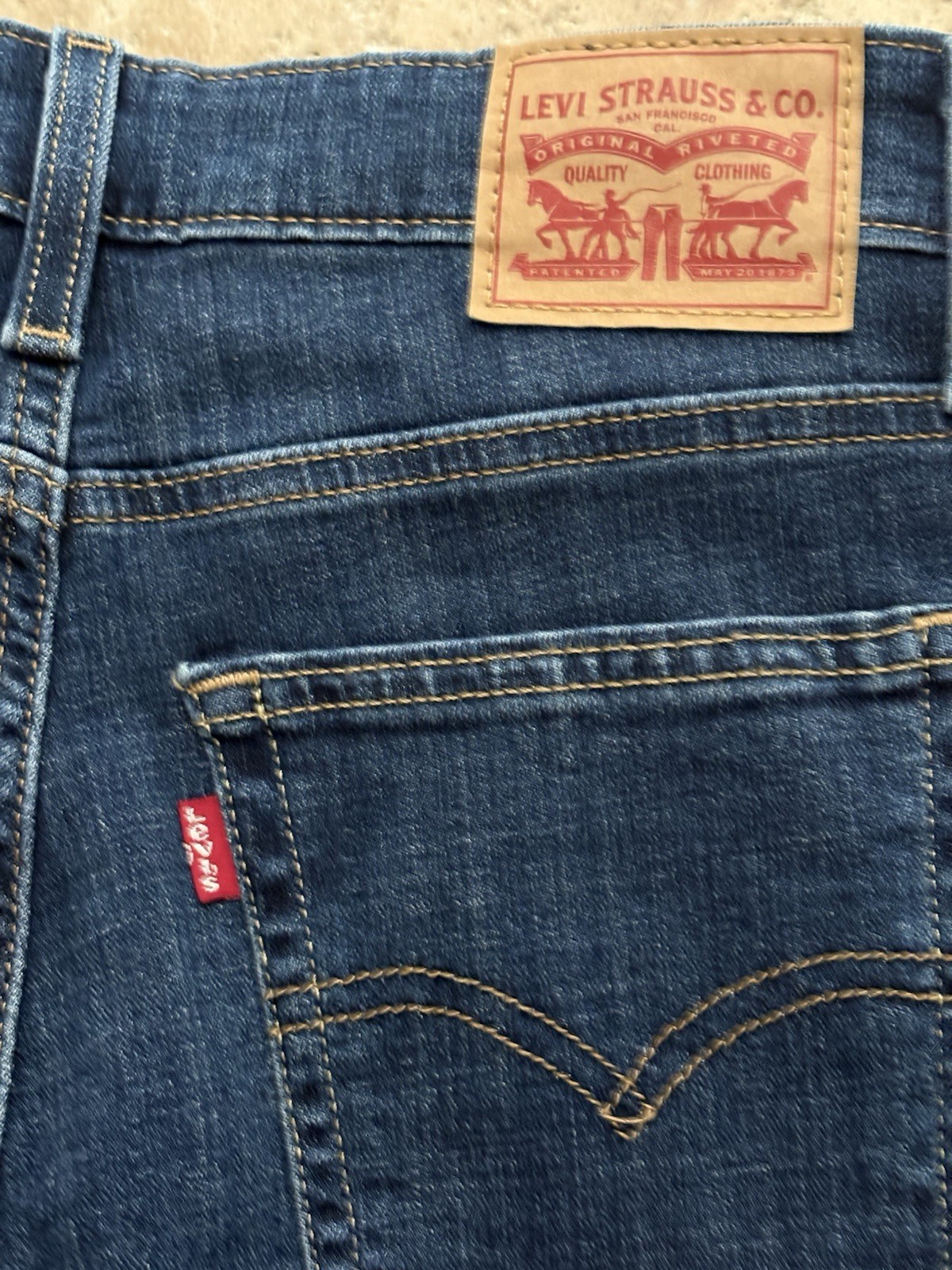 Levi’s Women’s 725 High Rise Boot Cut Size 28 X 31 Excellent Condition