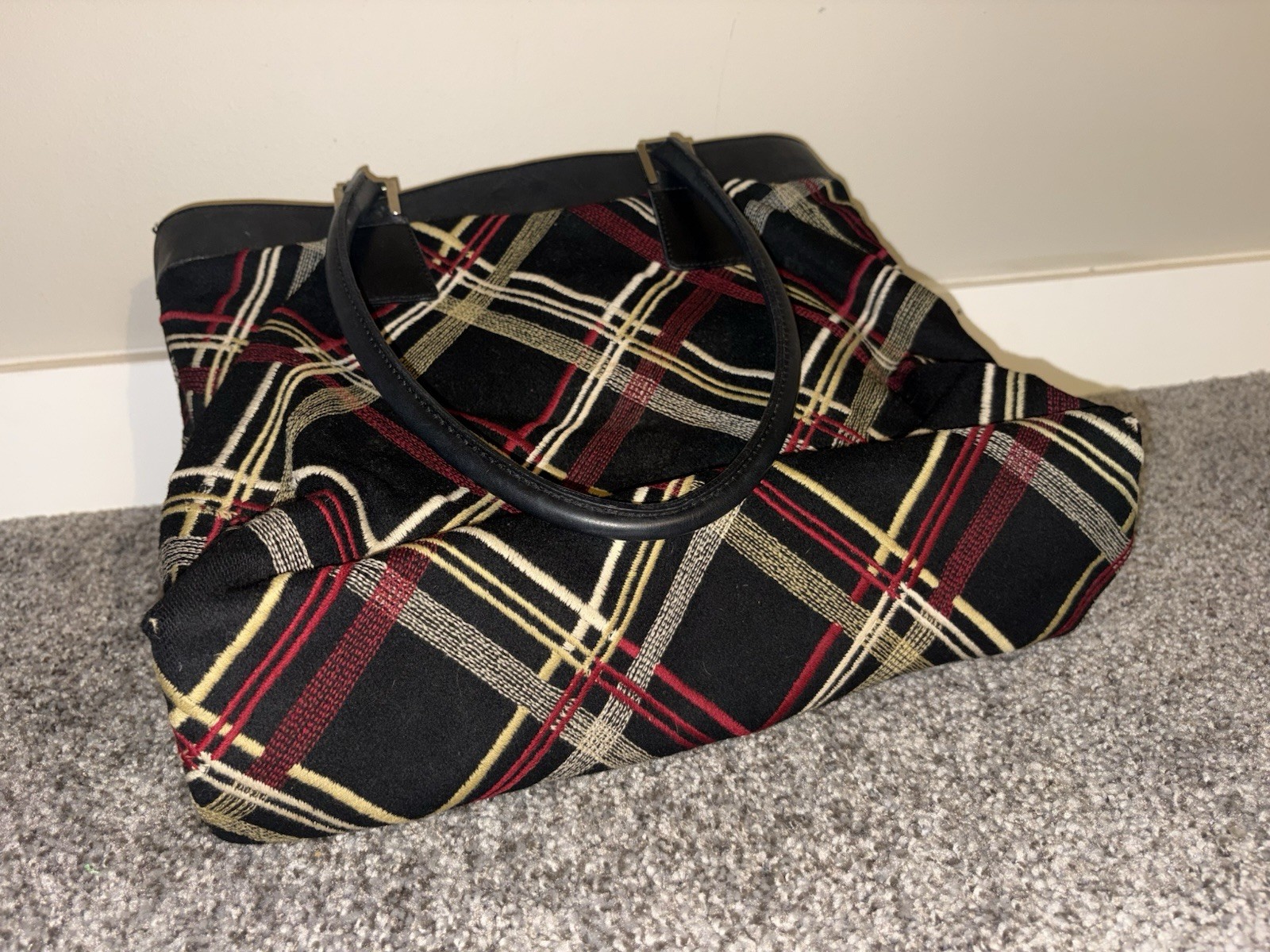 Burberry Plaid Tote Bag Black Red Beige Magnetic Zip Double Handles Pockets