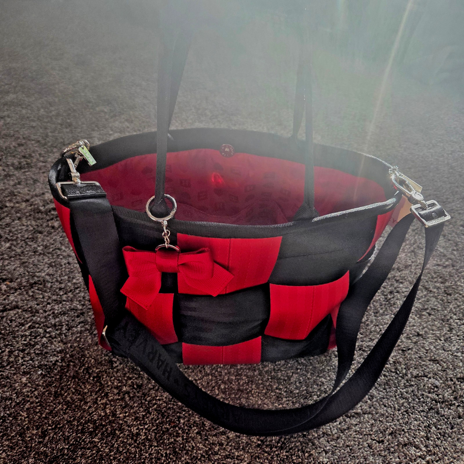 Harvey’s Seatbelt Bag “Red N Black” Medium Audrey Tote RARE With Bow Key Charm!