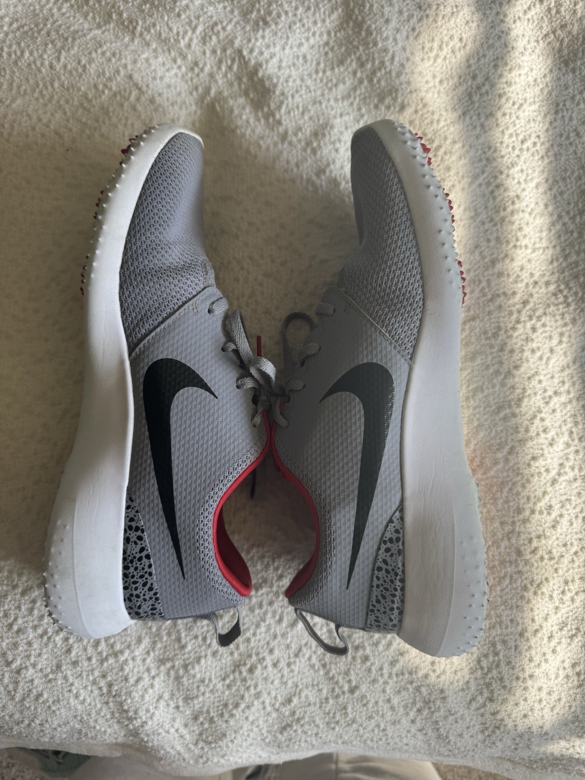 Nike Mens Roshe Golf shoes in Cement Grey, size 9.
