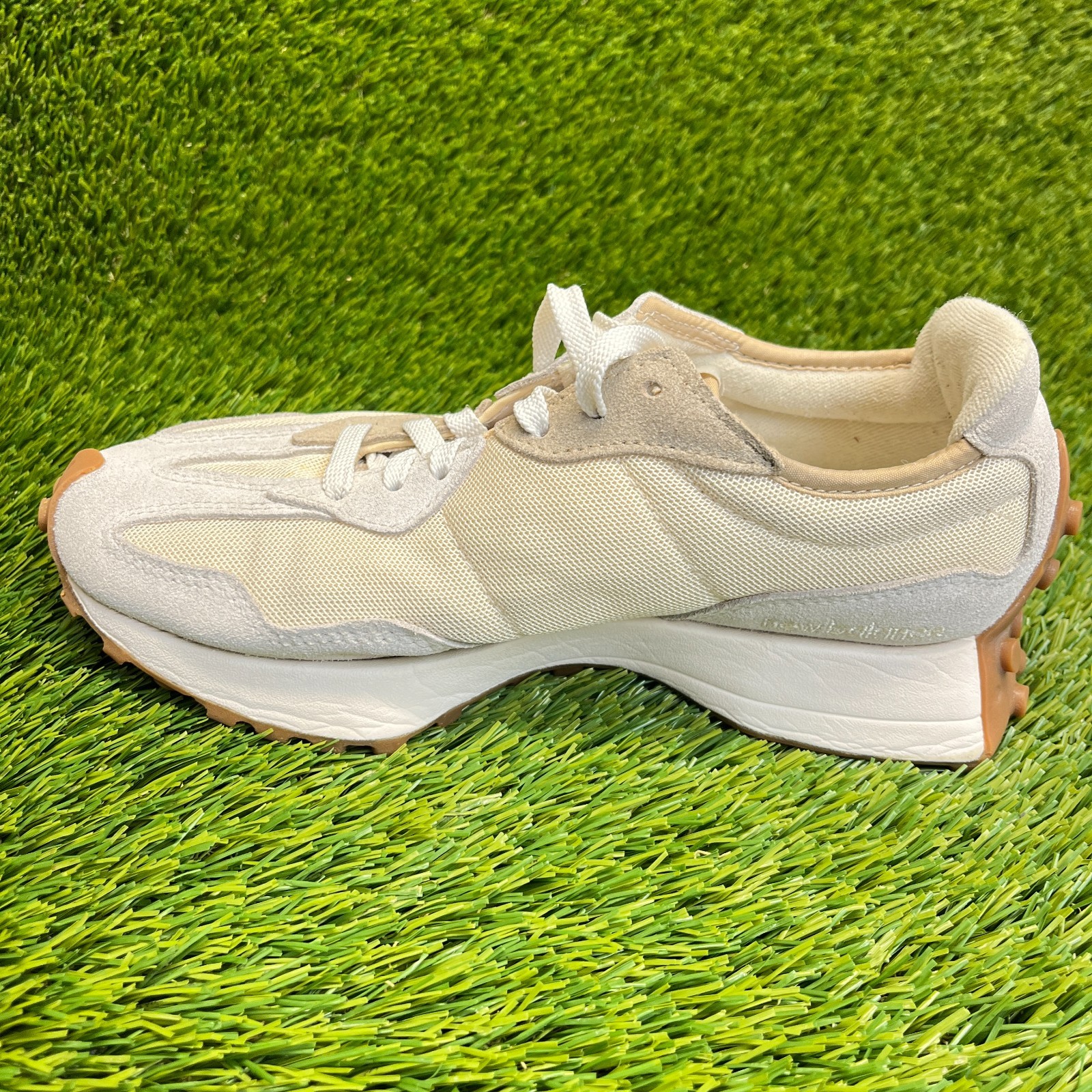New Balance 327 Mens Size 6.5 Beige Athletic Running Walking Shoes Sneakers