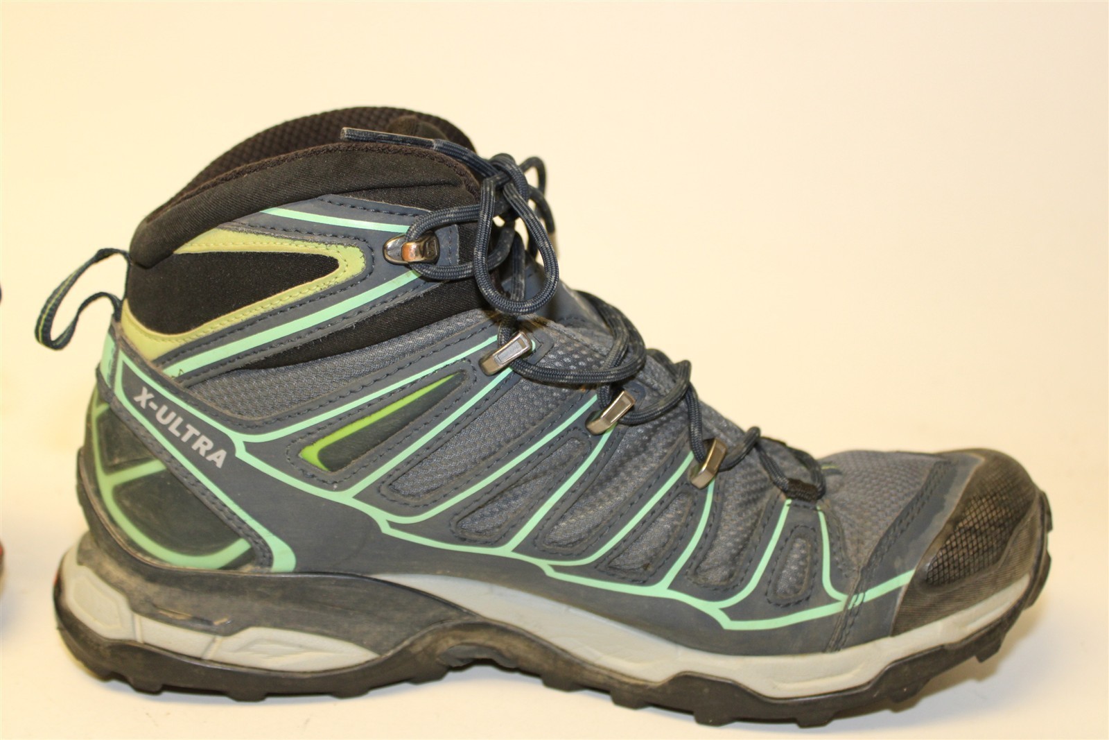 Salomon Womens Size 8.5 40 2/3 Grey Green X Ultra Mid 2 GTX Hiking Boots 371524