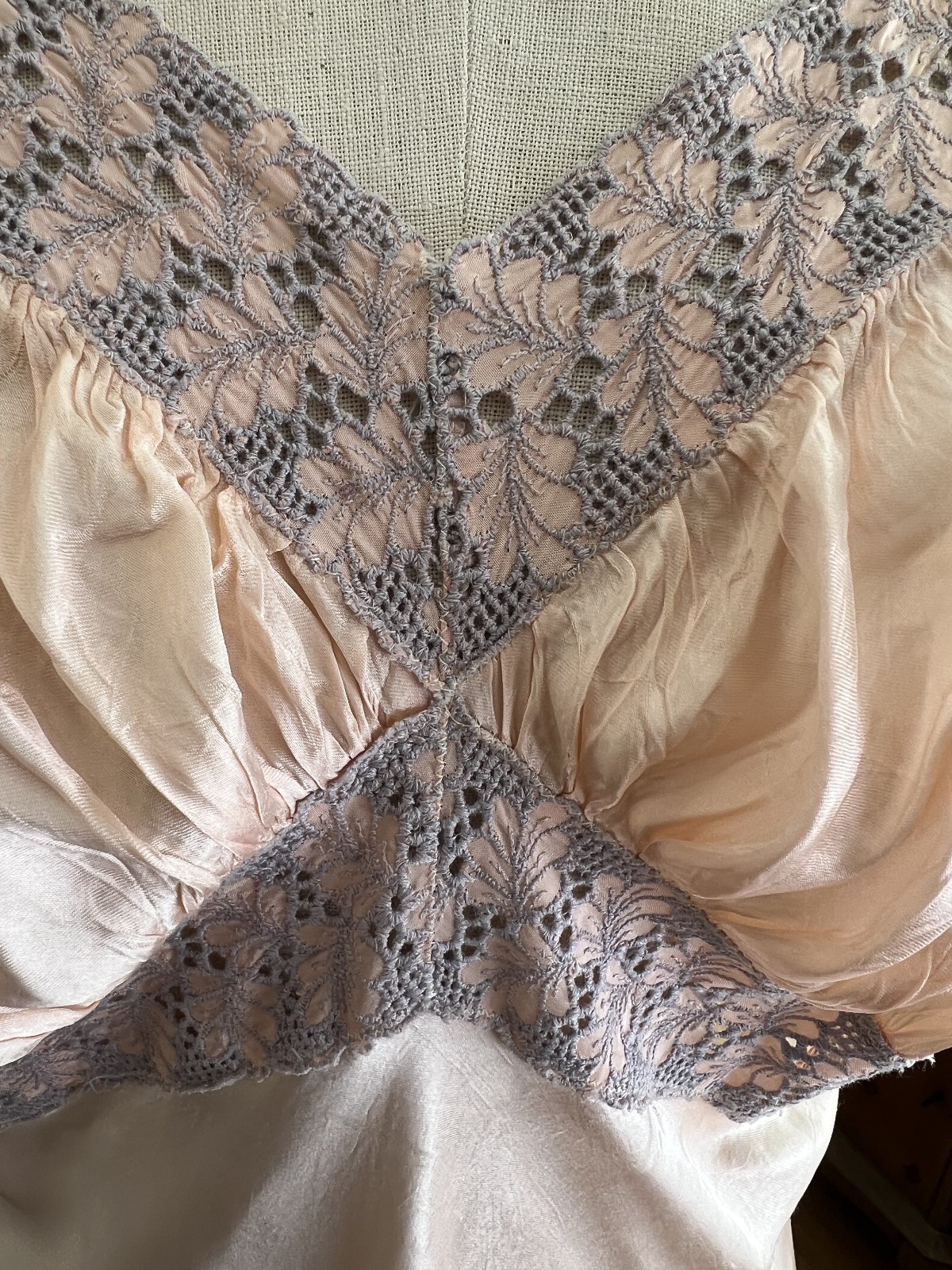 Vintage 1930s Rayon Bias Cut Satin Nightgown Dress Peach Embroidered Liquid 40 L