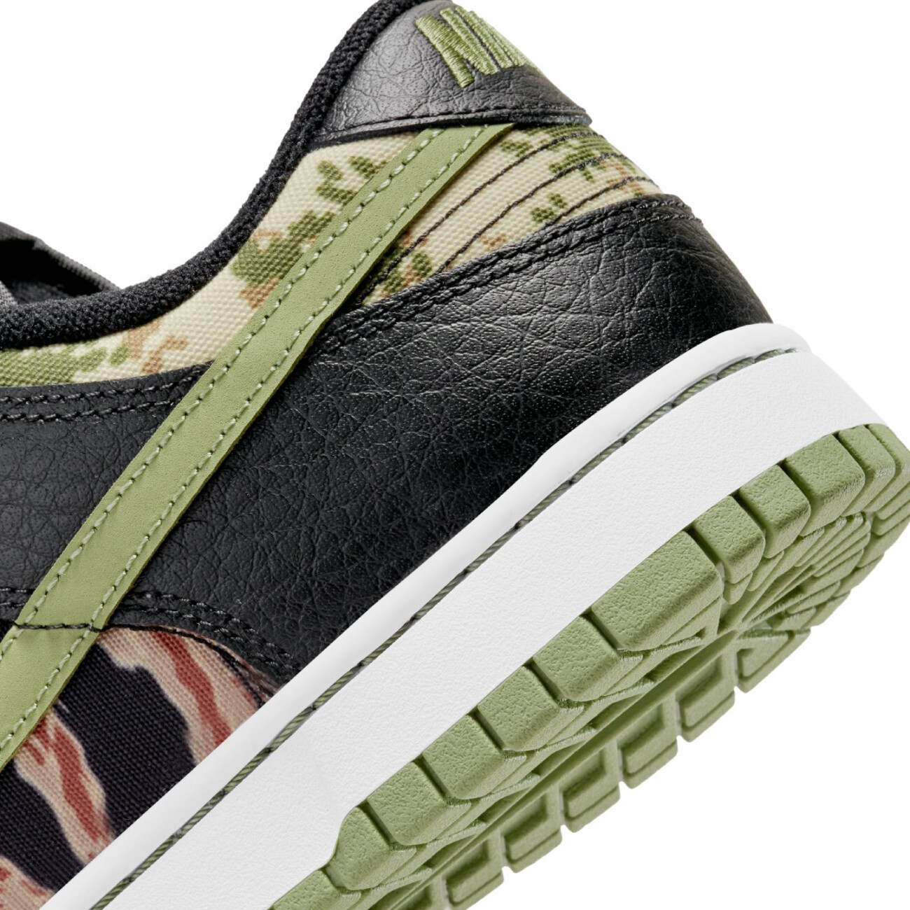 Nike Dunk Low SE “Crazy Camo” Black/Oil Green-White DH0957-001 Size 7-11 NEW