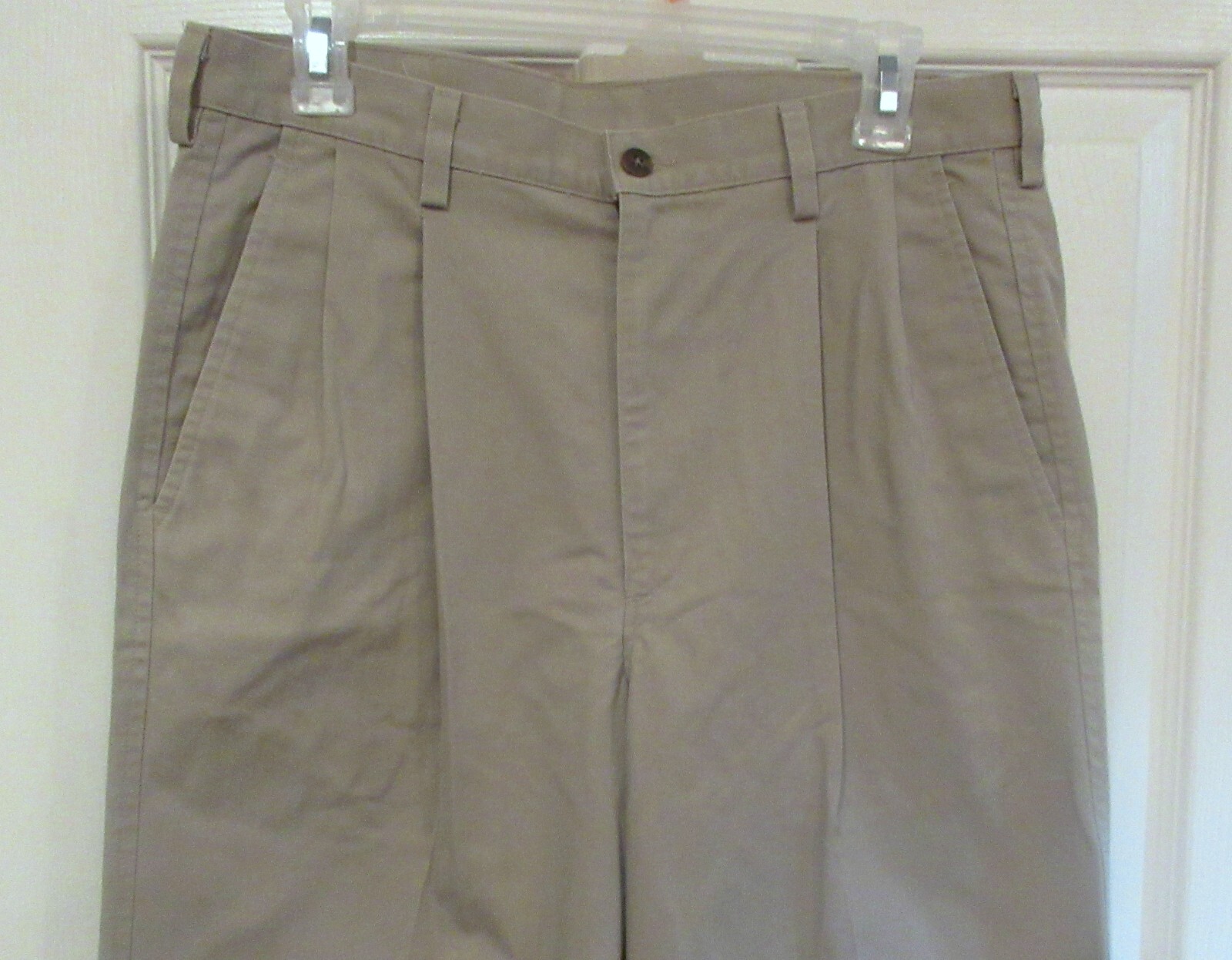 HAGGAR~TAN KHAKIS PANTS~32 x 32~NEW~Work to Weekend~Cotton~No Iron~Beige