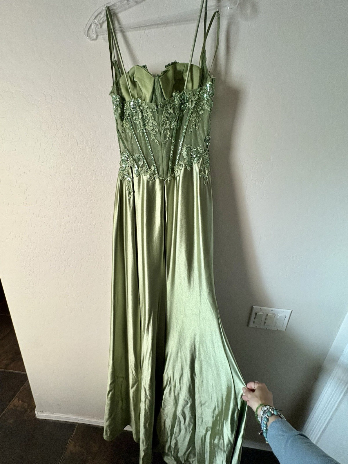 Embellished Lace & Satin Fitted Green Gown By Ladivine By Cinderella Divine