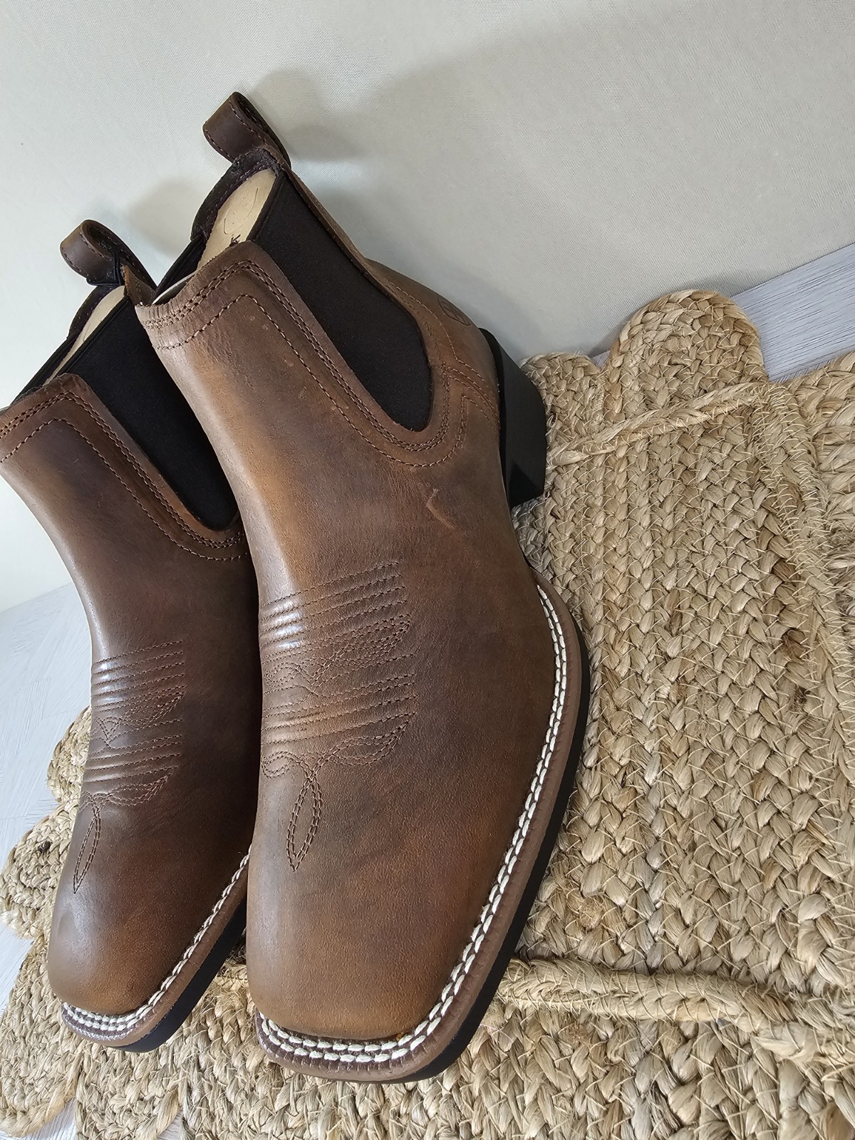 Ariat Booker Ultra Chelsea Western Boots – Distressed Tan – Size 10 – Brand New