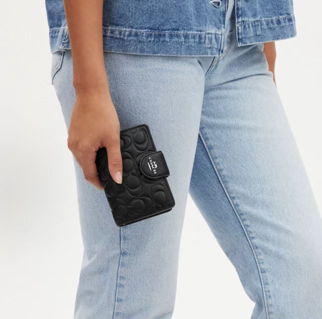 Medium Corner Zip Wallet With Signature CM241 Black outlet w/box