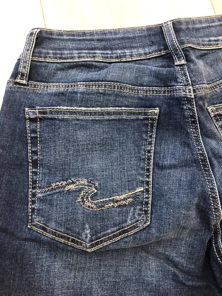 Silver Jeans Co. Women’s Chelsea Boyfriend Mid Rise Slim Leg Jeans 30W x 29L