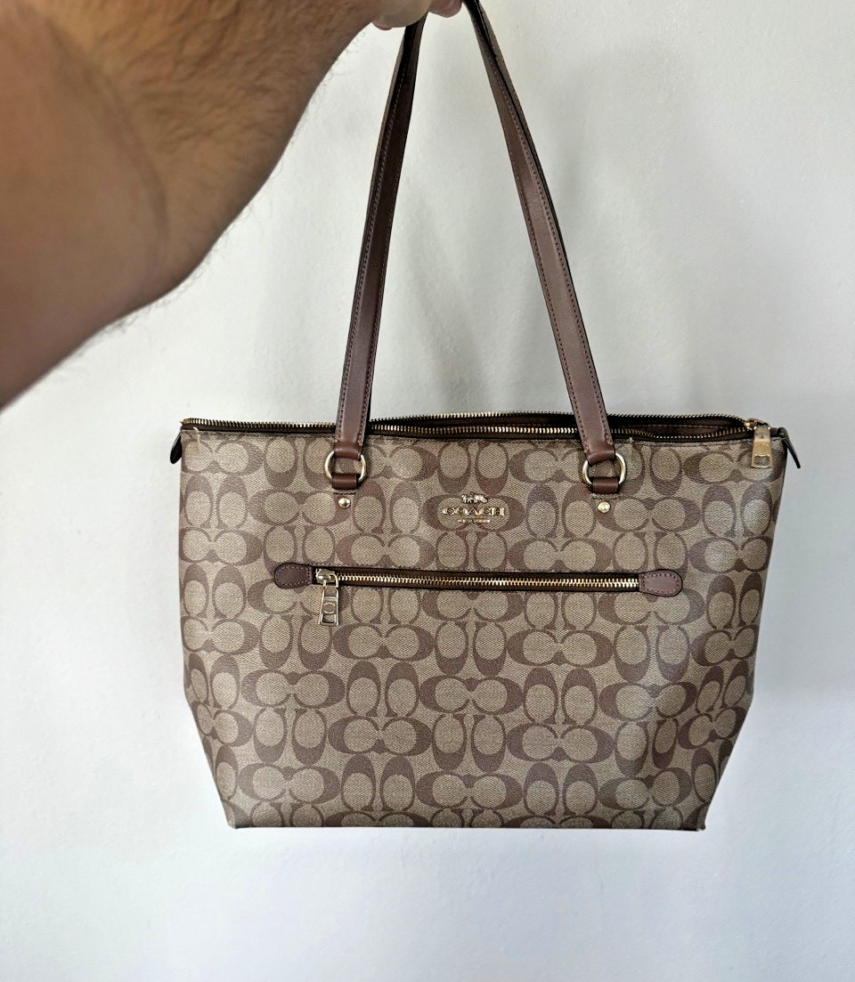 Coach F79609 Signature Gallery Tote – Pre-Owned | Good Condition