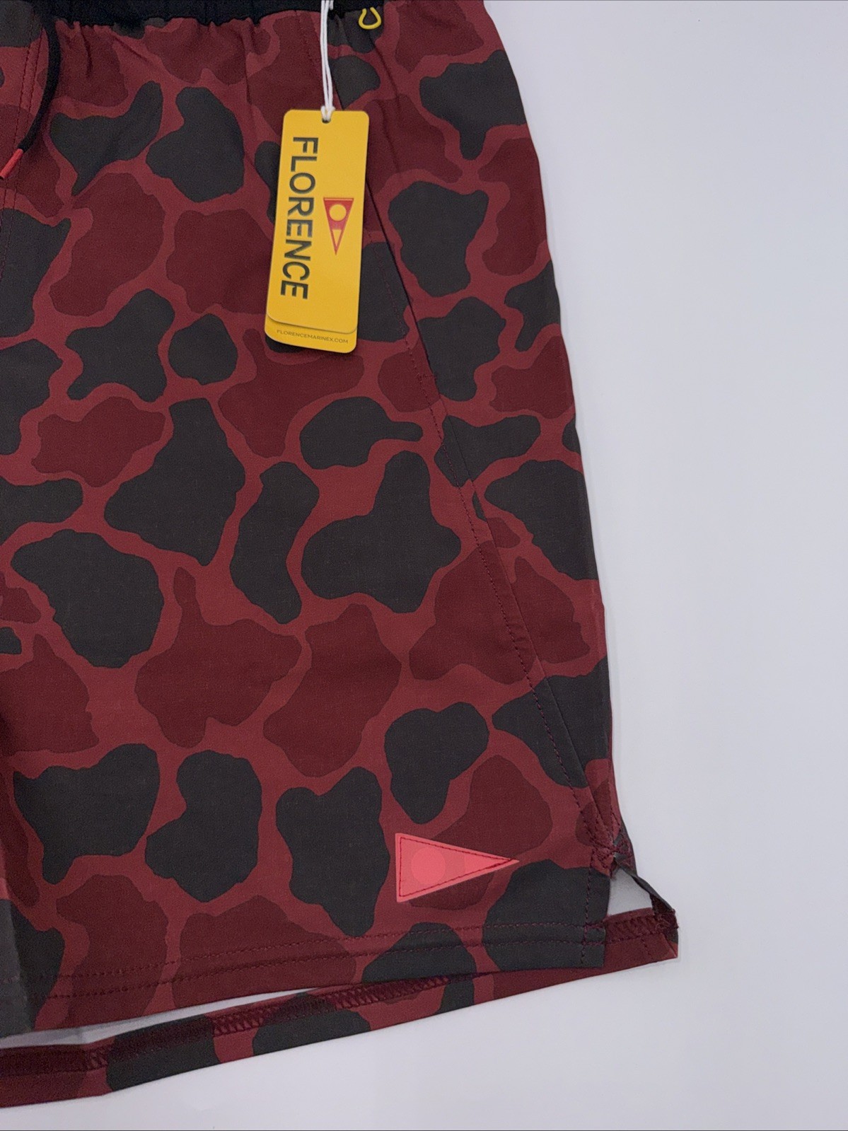 $70 Florence Men’s Elastic Waist 7” Shorts- Maroon Camo- Medium – NEW Tags