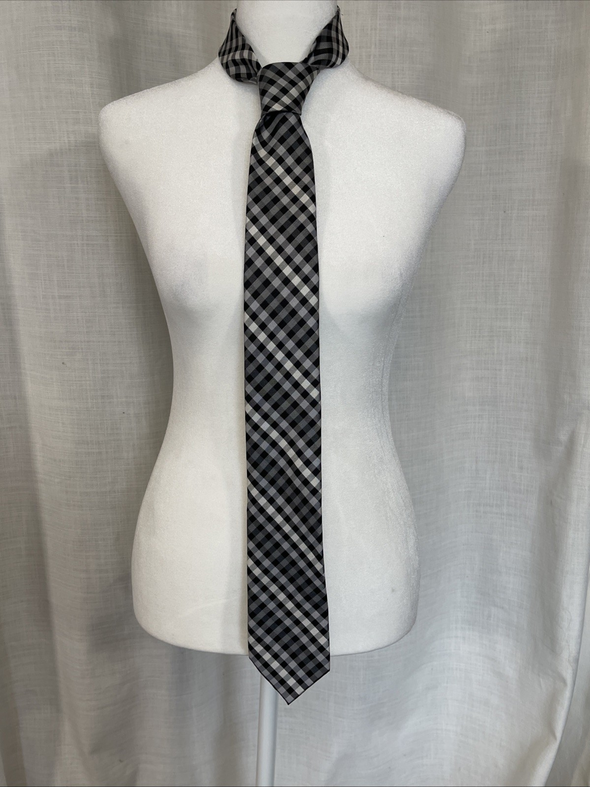 Esquire Black And White 100% Silk Thai 3.25 Inches Wide