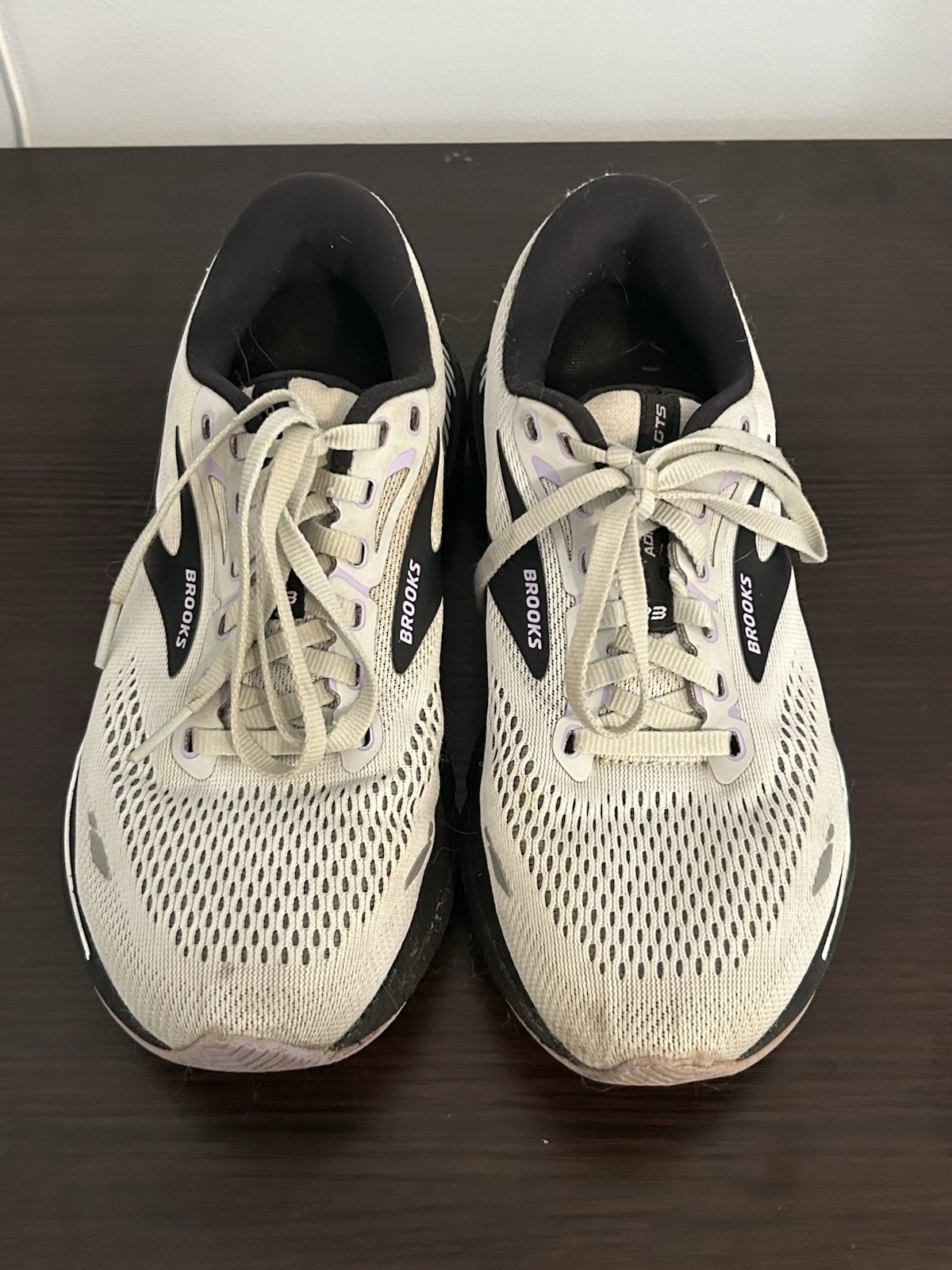 Brooks Adrenaline GTS 25 Running Shoes In White Purple and Cream Women’s Size 8
