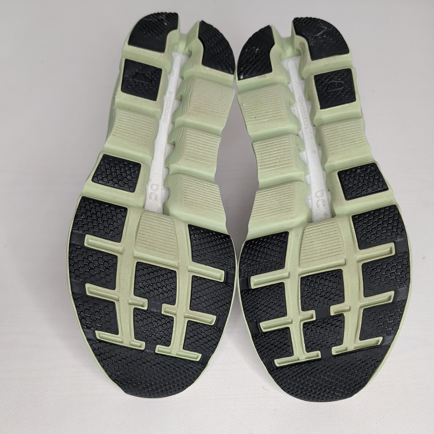 On Cloudstratus Running Shoes Sneakers Women 10 White Moss Athleisure
