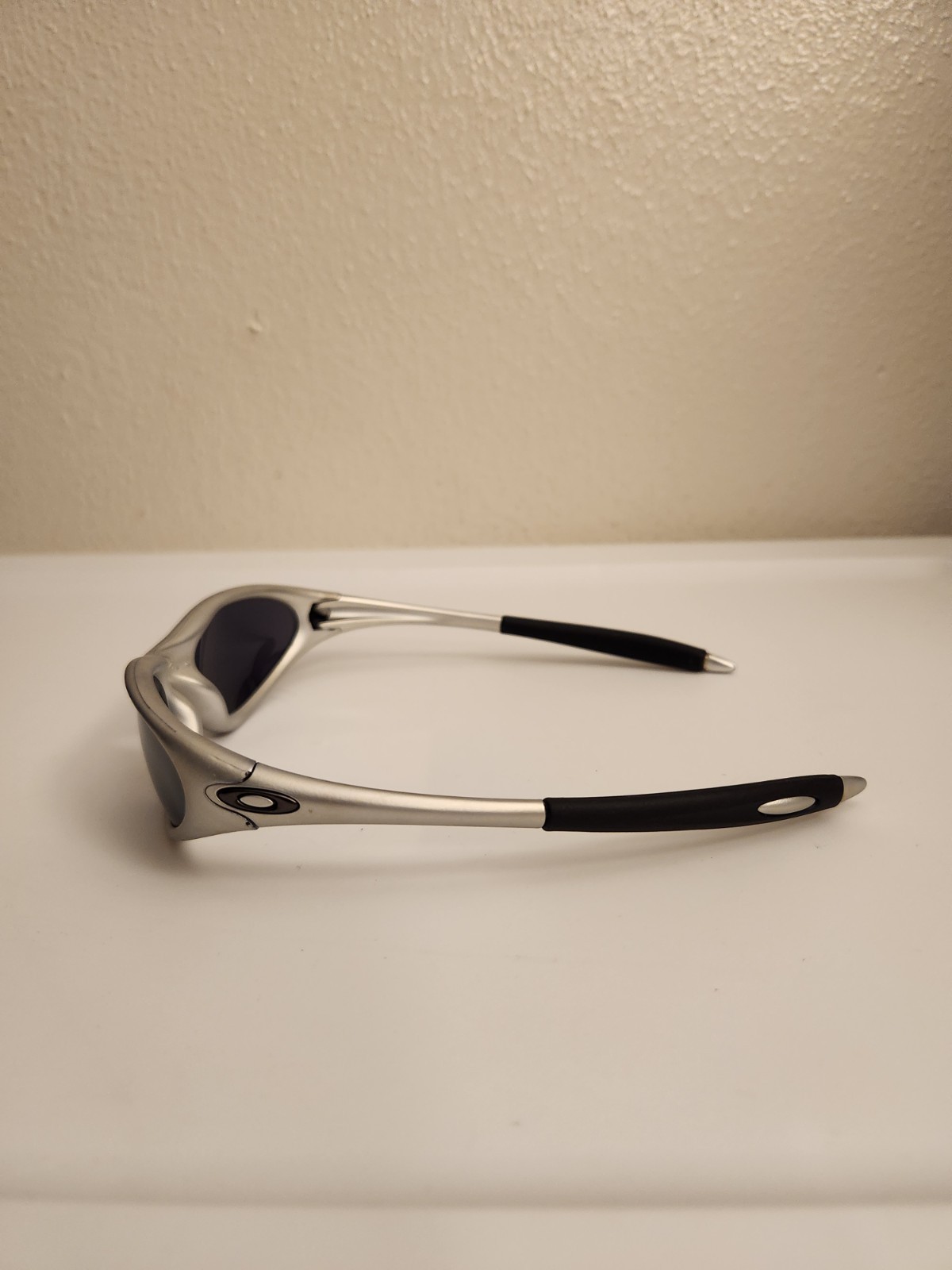 Vintage Oakley Minute Minute 1.0 Gen2 Sunglasses Sliver Frame Black Lenses Y2K