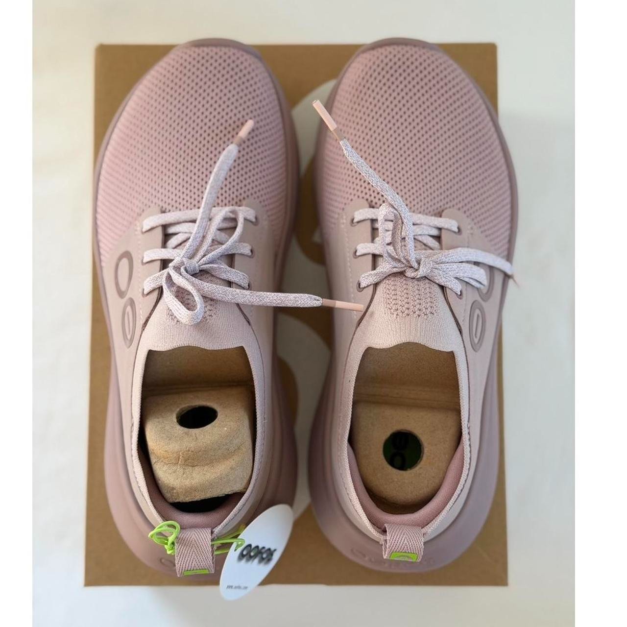 Oofos Women’s OOmy Stride Lace Up Shoe in White and Stardust, Size 8.5