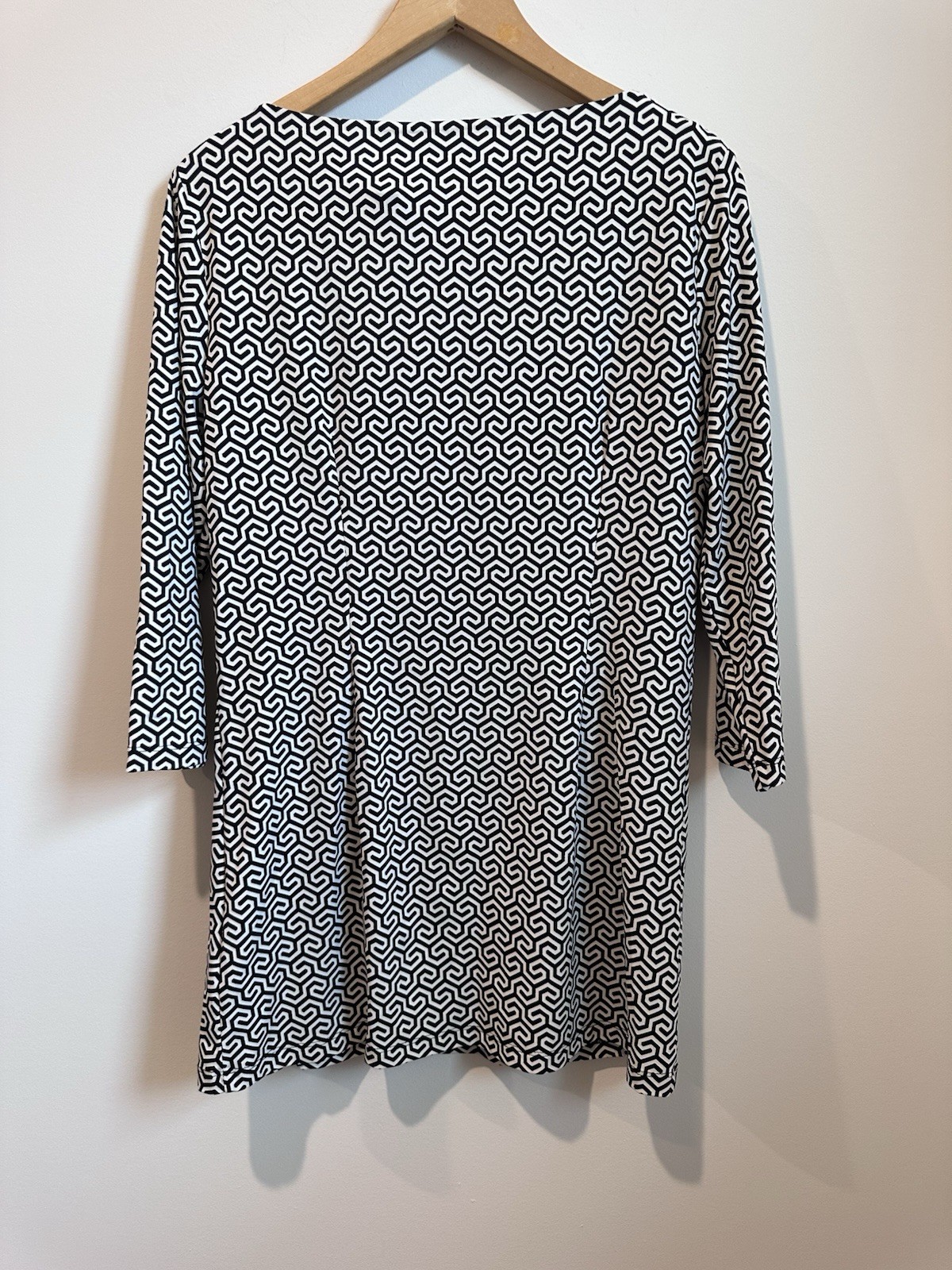 J McLaughlin Sage Dress L Catalina Cloth Black White Geometric Wrinkle Resistant