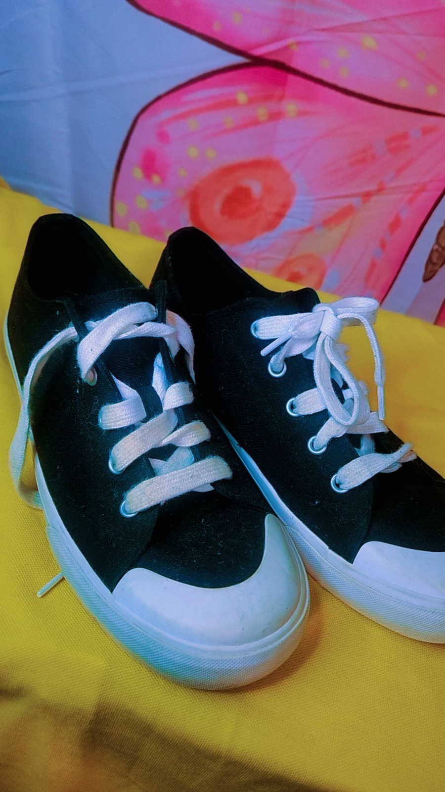Wonder Nation Men’s Black/White Solid Low Top Lace-Up Athletic Sneakers