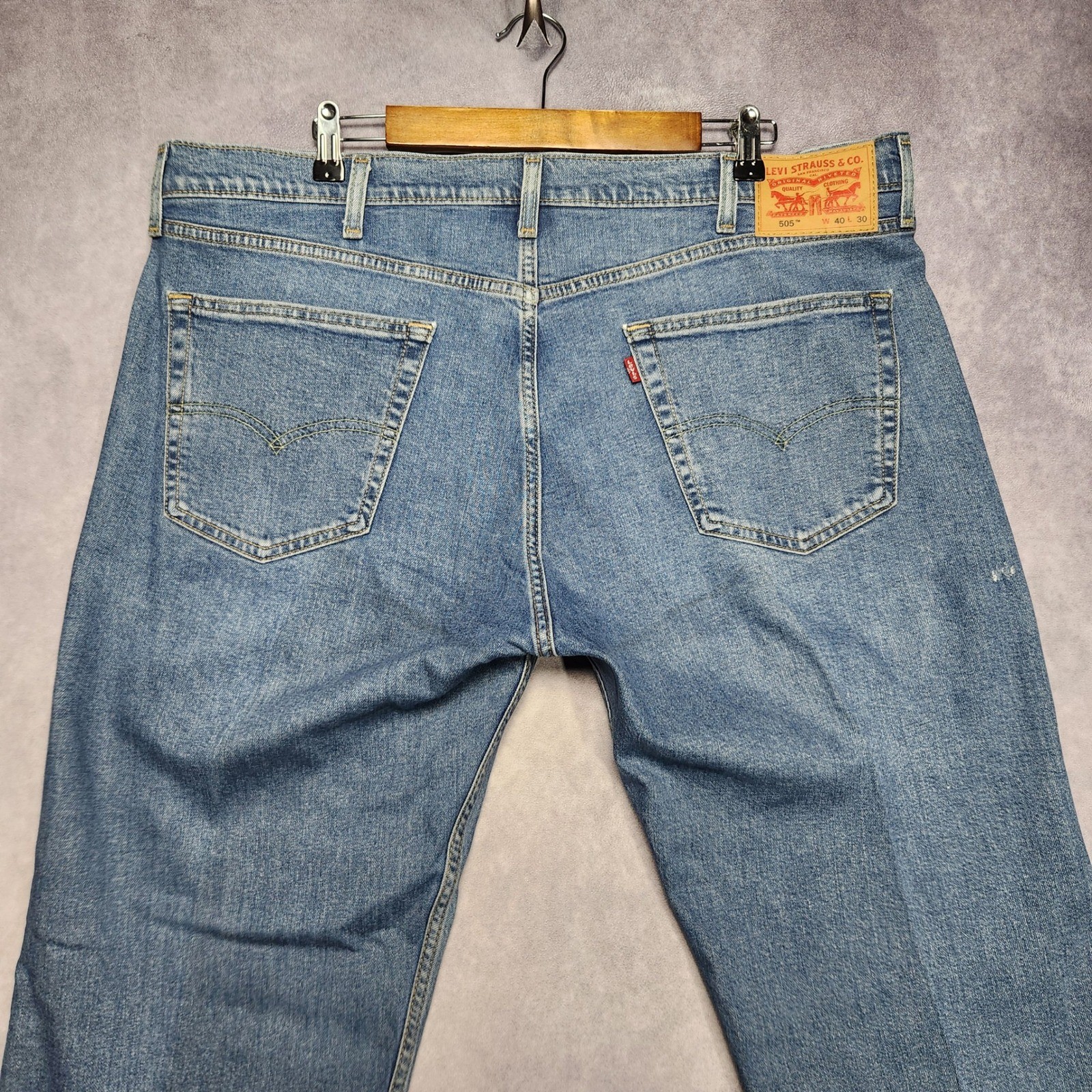 Levis 505 Regular Fit Straight Leg Jeans Mens 40×30 Medium Wash Blue Denim