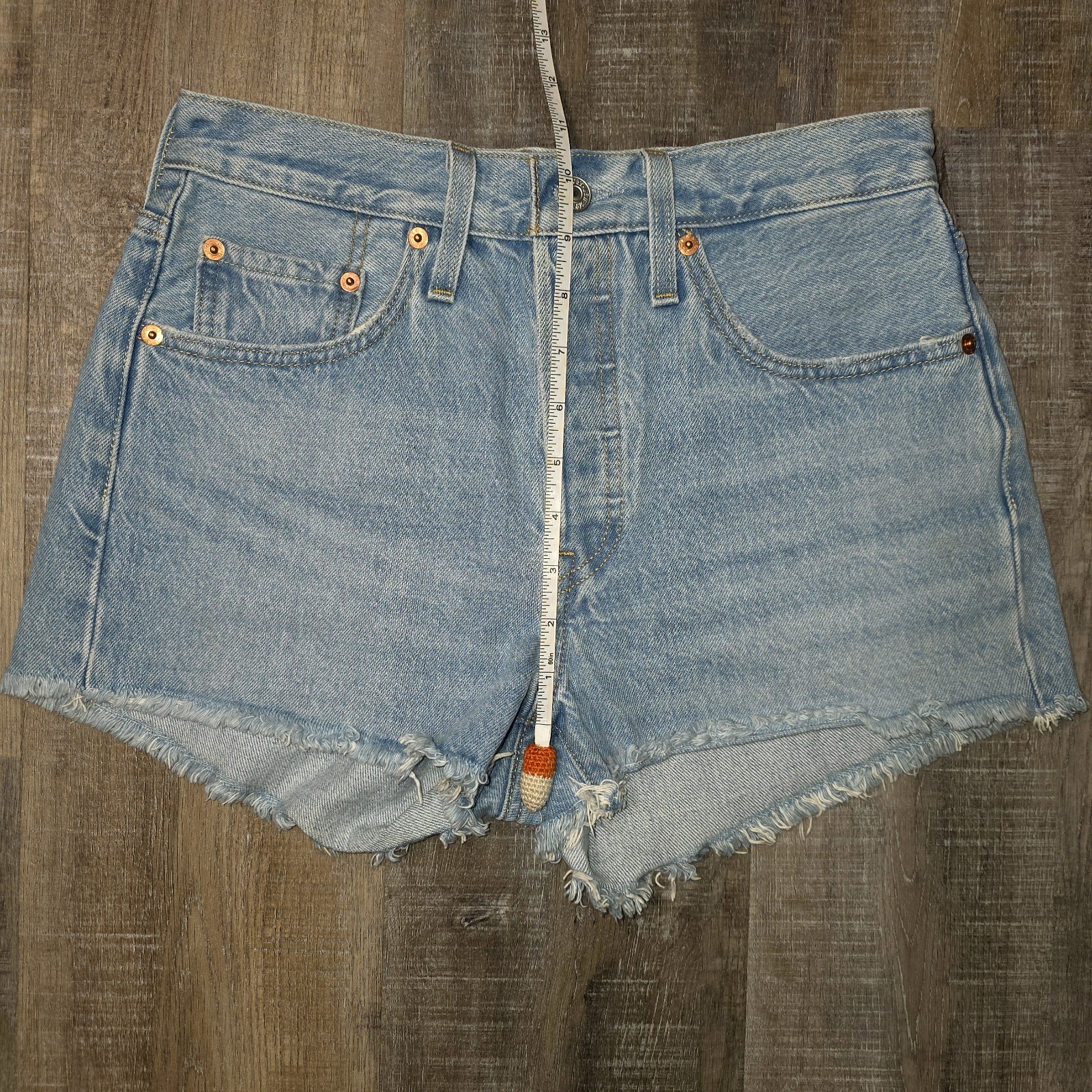 Levi’s 501s Cut Off Jean Shorts Size 26″ × 2″ Medium Wash Denim Womens Cotton
