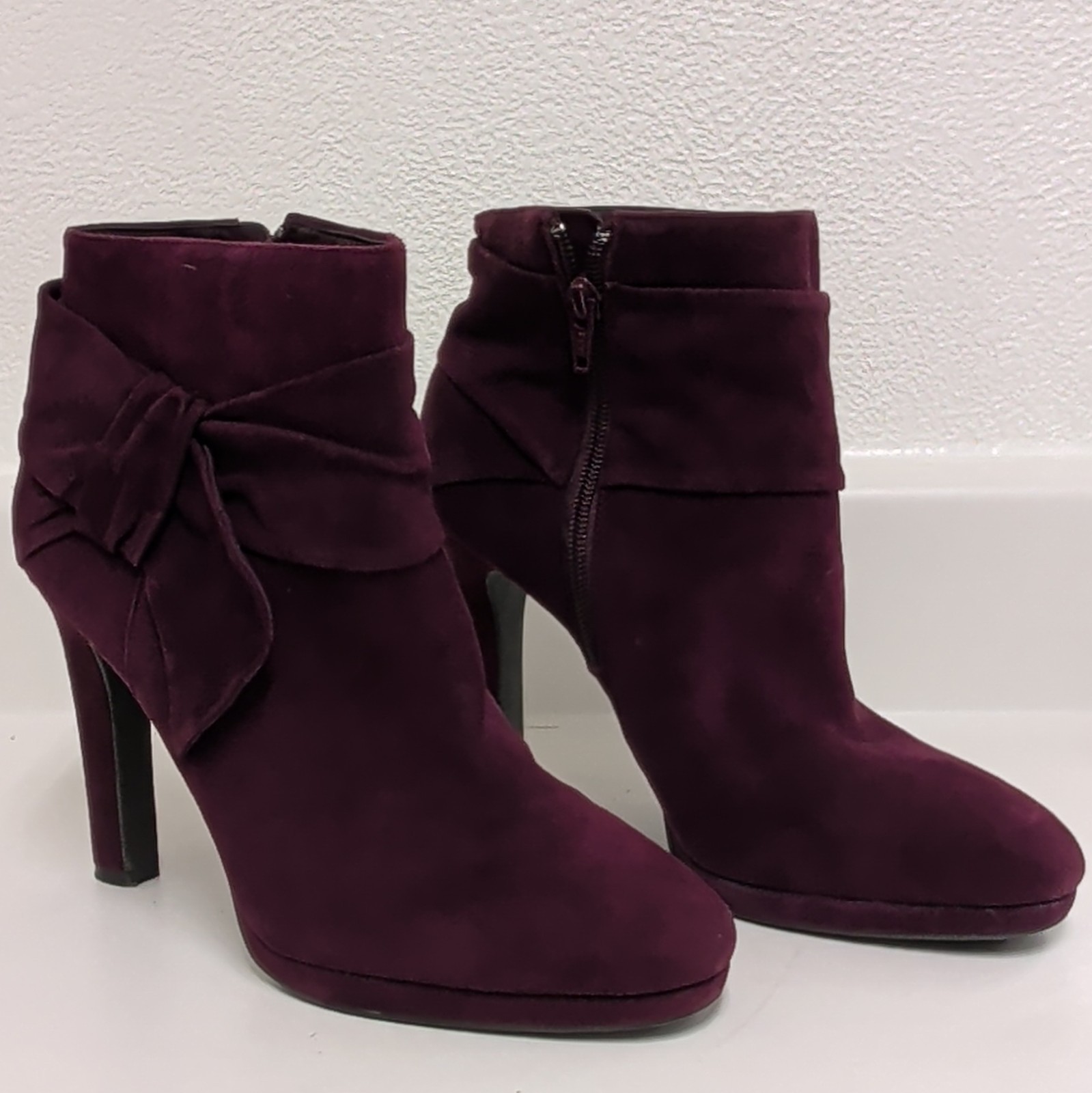 Gianni Bini Burgundy Leather Ankle Booties Side Zip Bow Accents Round Toe 8.5M
