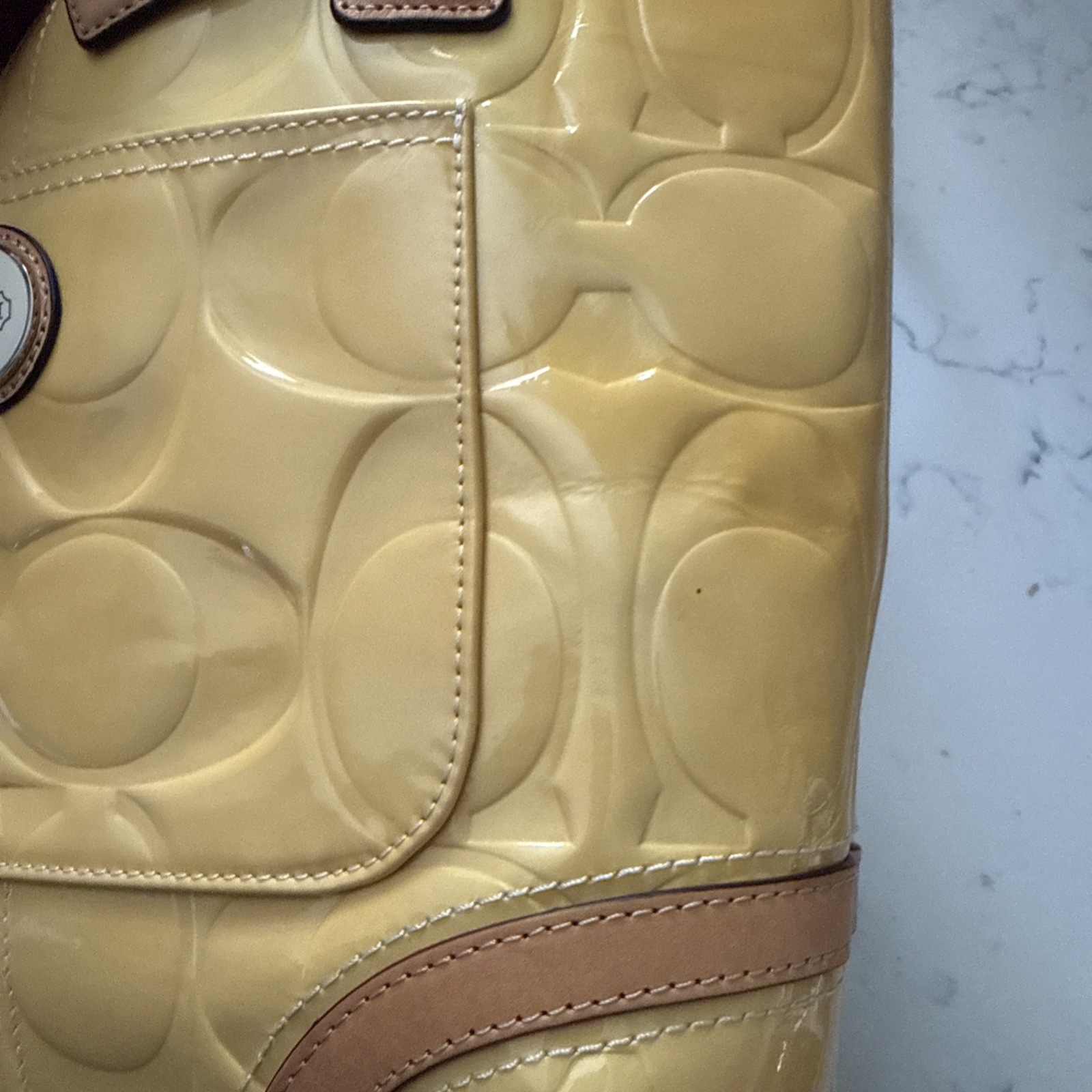 VTG Coach Peyton F22322 Patent Leather Embossed Tote Yellow Tan Trim Bag Wallet
